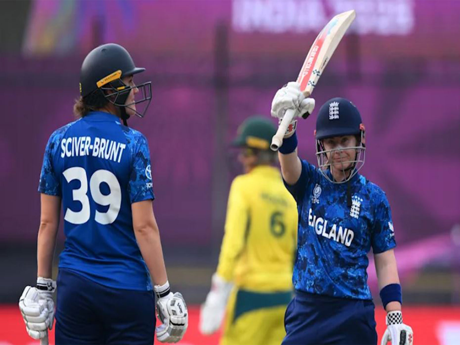 Tammy Beaumont raising her bat. (Photo: ICC official website)