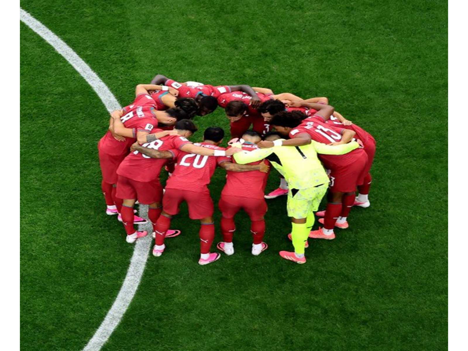 Portugal team huddle (Photo: @cristiano Instagram)