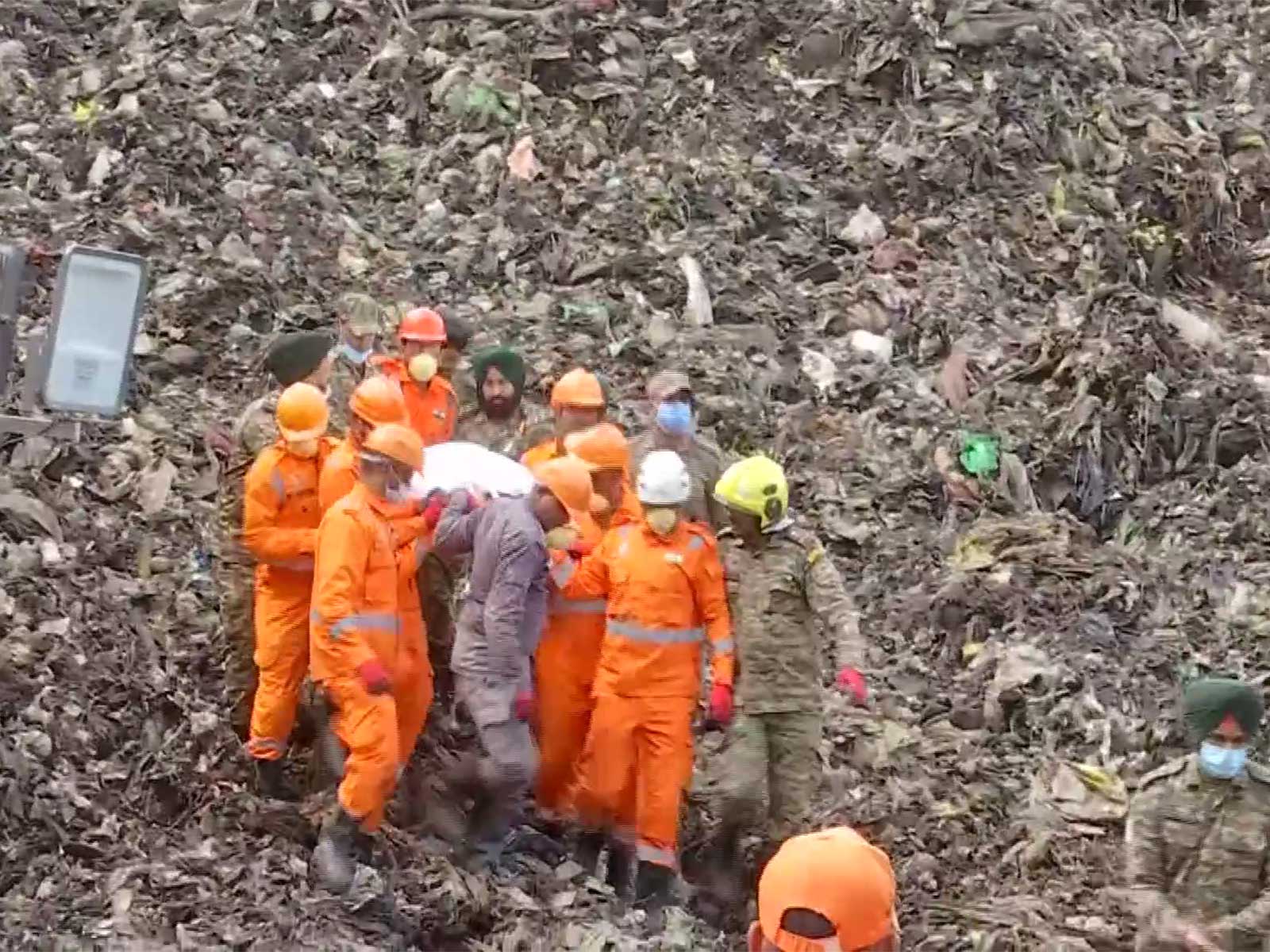 NDRF rescues another person in Pune after building collapse (Photo/ANI)