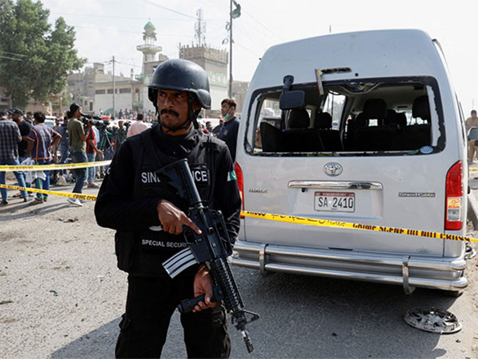 A police officer in Karachi (Photo/Reuters)