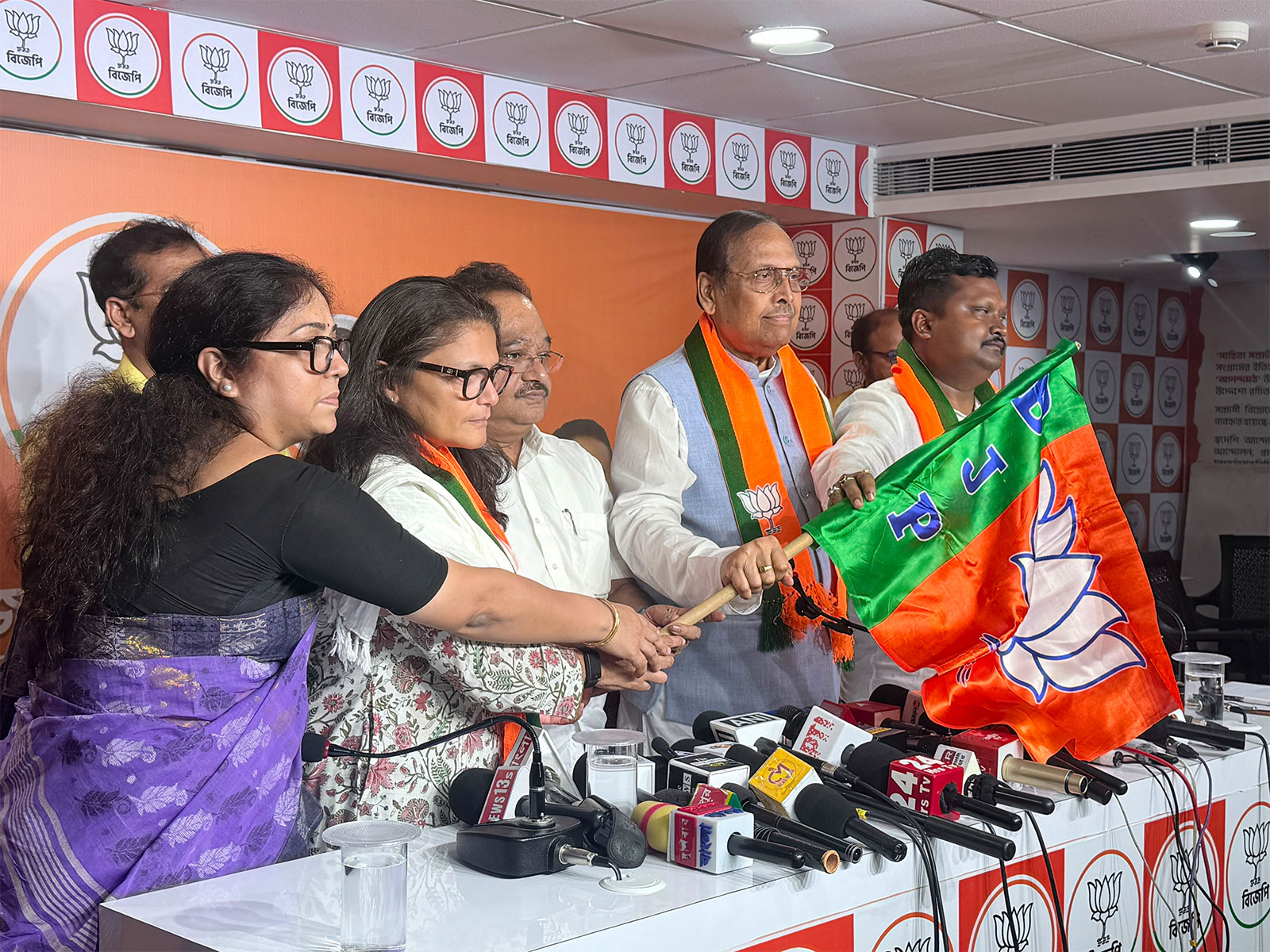 Former Trinamool Congress (TMC) Rajya Sabha MPs join BJP (Photo/ANI)