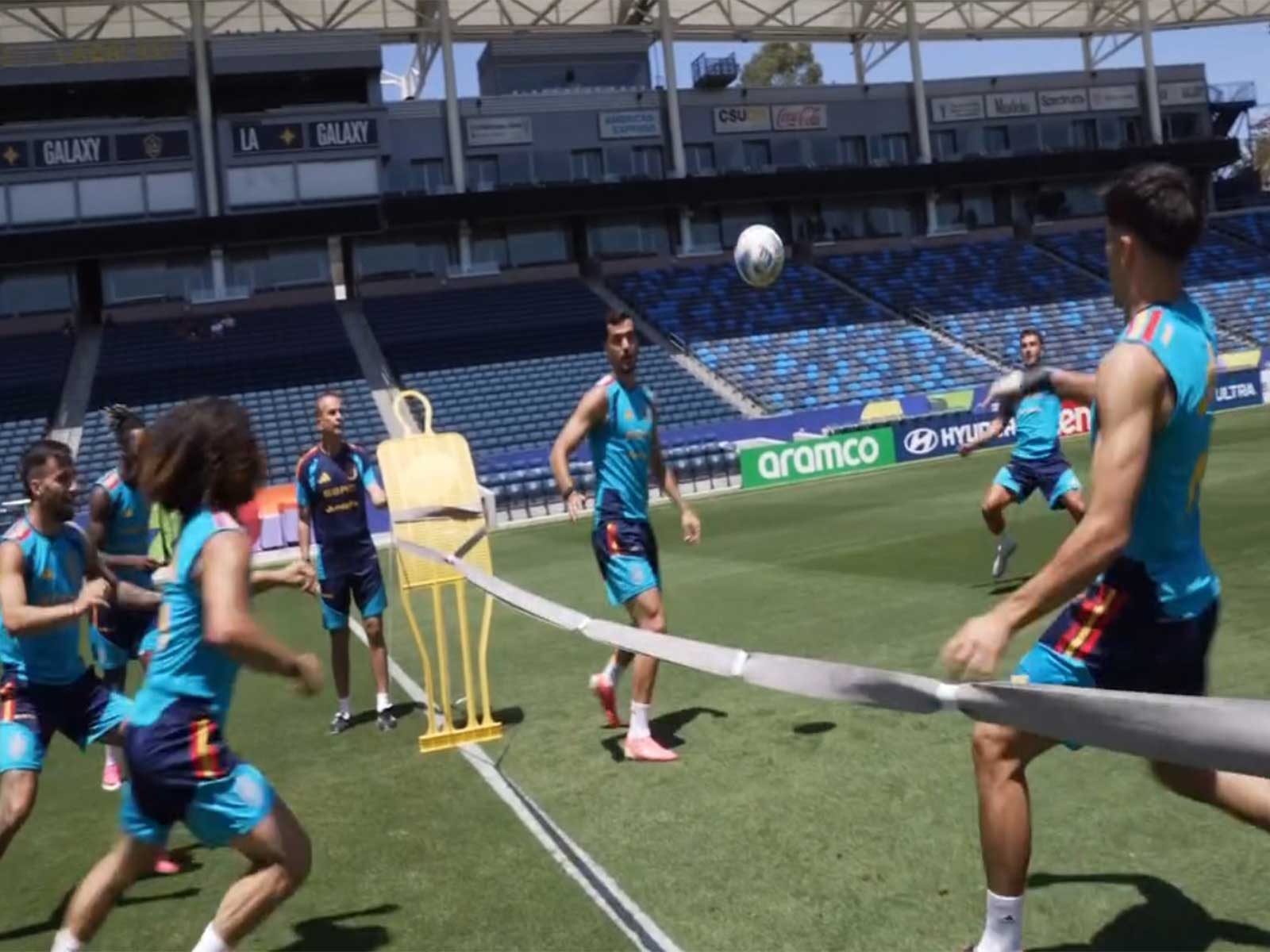 Spain players enjoying a unique fusion of 'soccer-tennis'. (Photo: @Sefutbol Instagram)