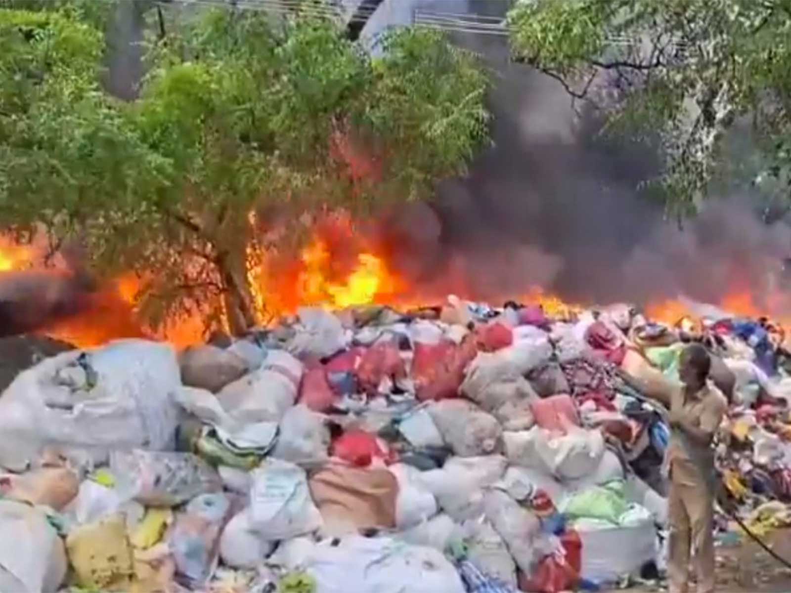 Fire breaks out at municipal garbage dump in Sankarankovil (Photo/ANI)
