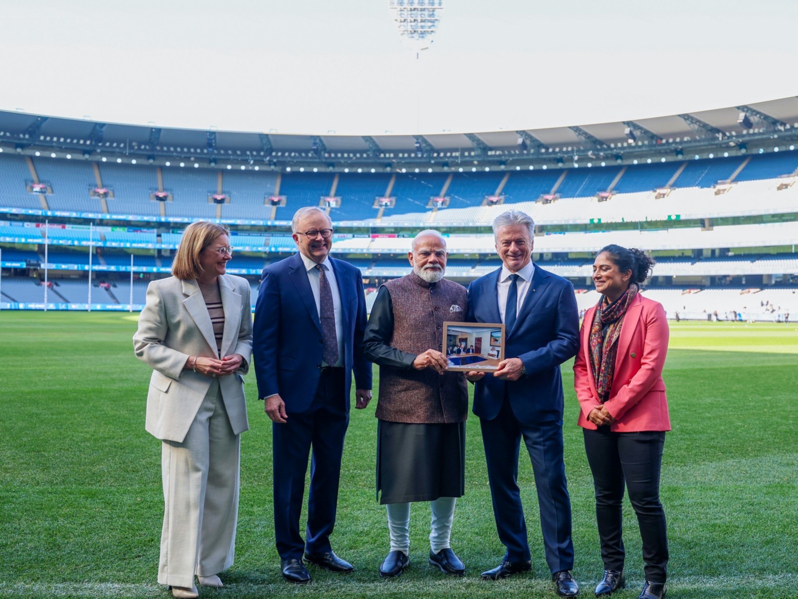 PM Modi presents a photograph to former Australia captain Steve Waugh (second from right) and Australian PM Anthony Albanese (Second from left) (Photo/ DPR PMO/ANI)
