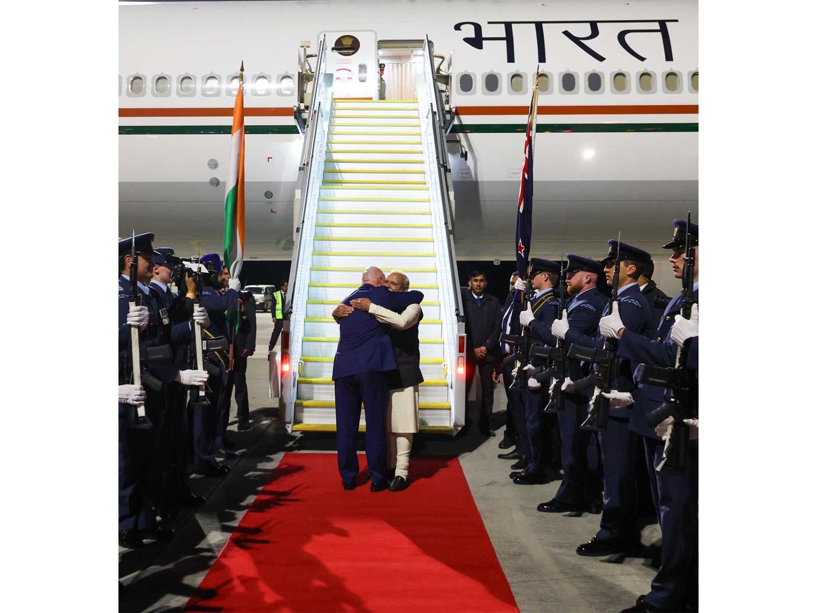 Prime Minister Narendra Modi and New Zealand Prime Minister Christopher Luxon share a hug ahead of PM Modi's departure (Photo/X@MEAIndia)