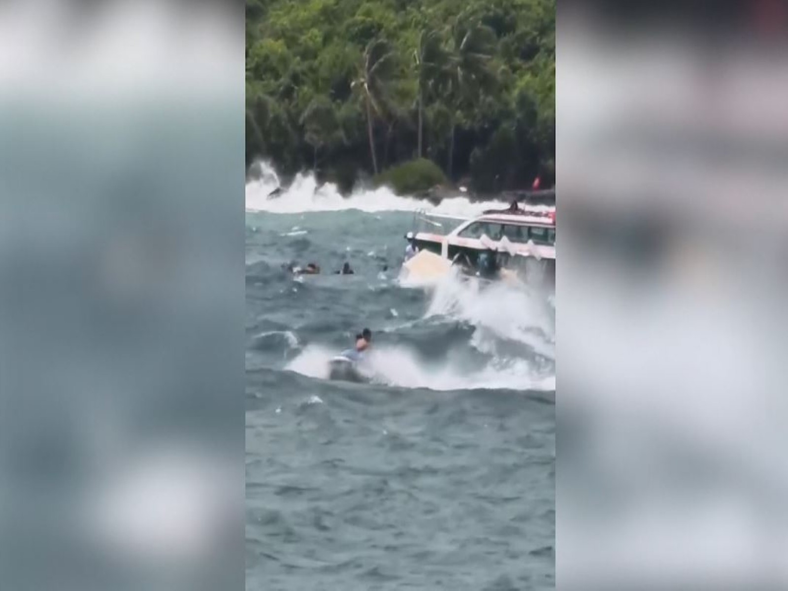 Boat carrying 36 capsizes near Phu Quoc Island (Photo/Voice of Vietnam)