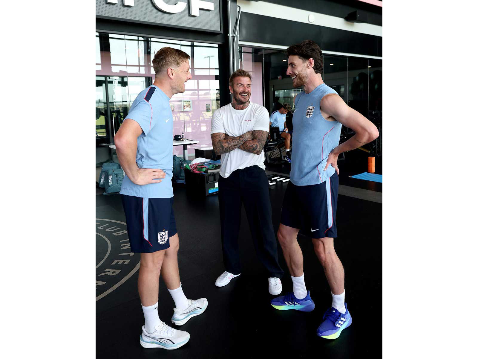 David Beckham with England players. (Photo:X/@England)
