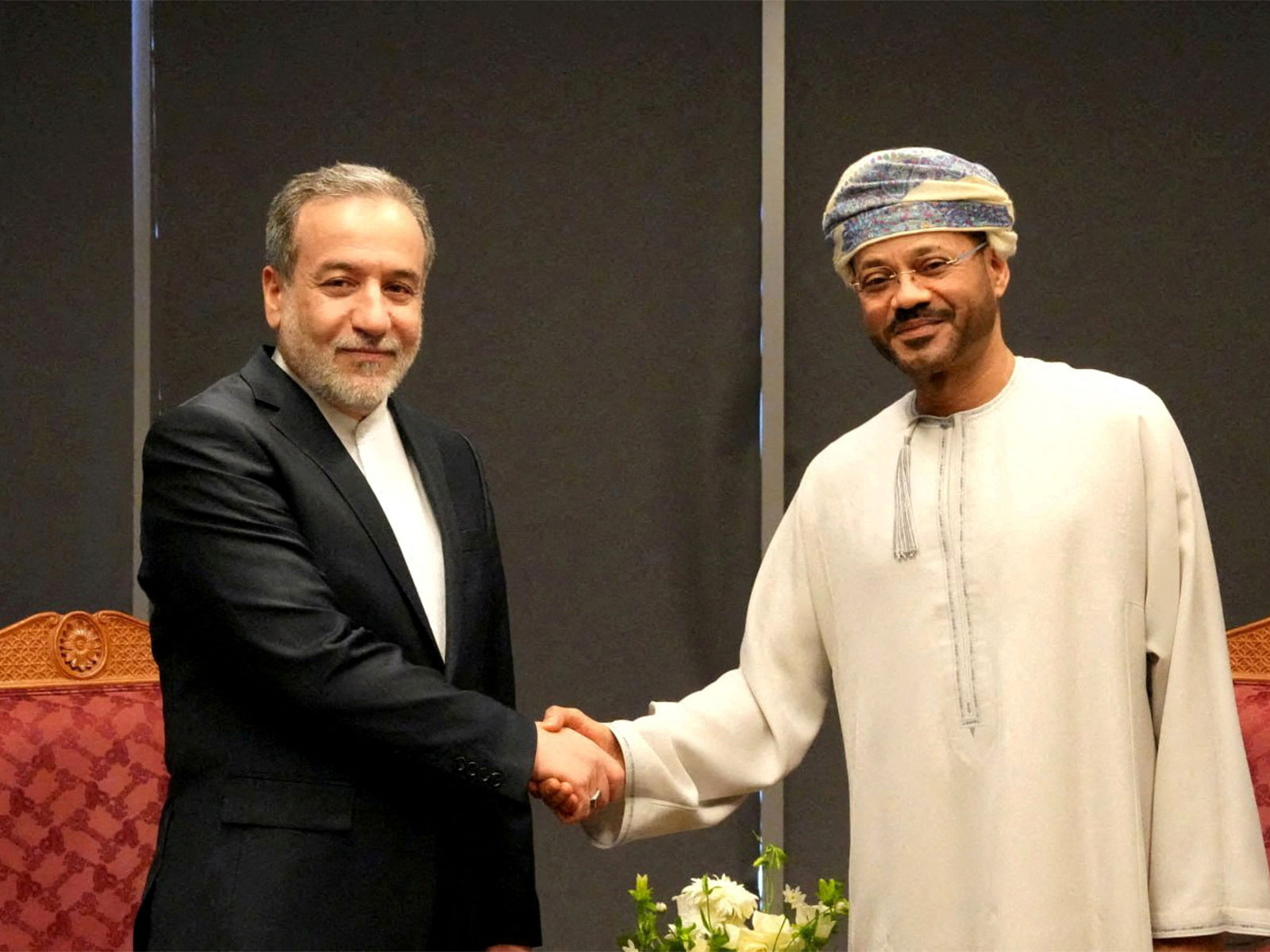 Iranian Foreign Minister Abbas Araghchi meets with Omani Foreign Minister Sayyid Badr Albusaidi (Photo/Reuters)