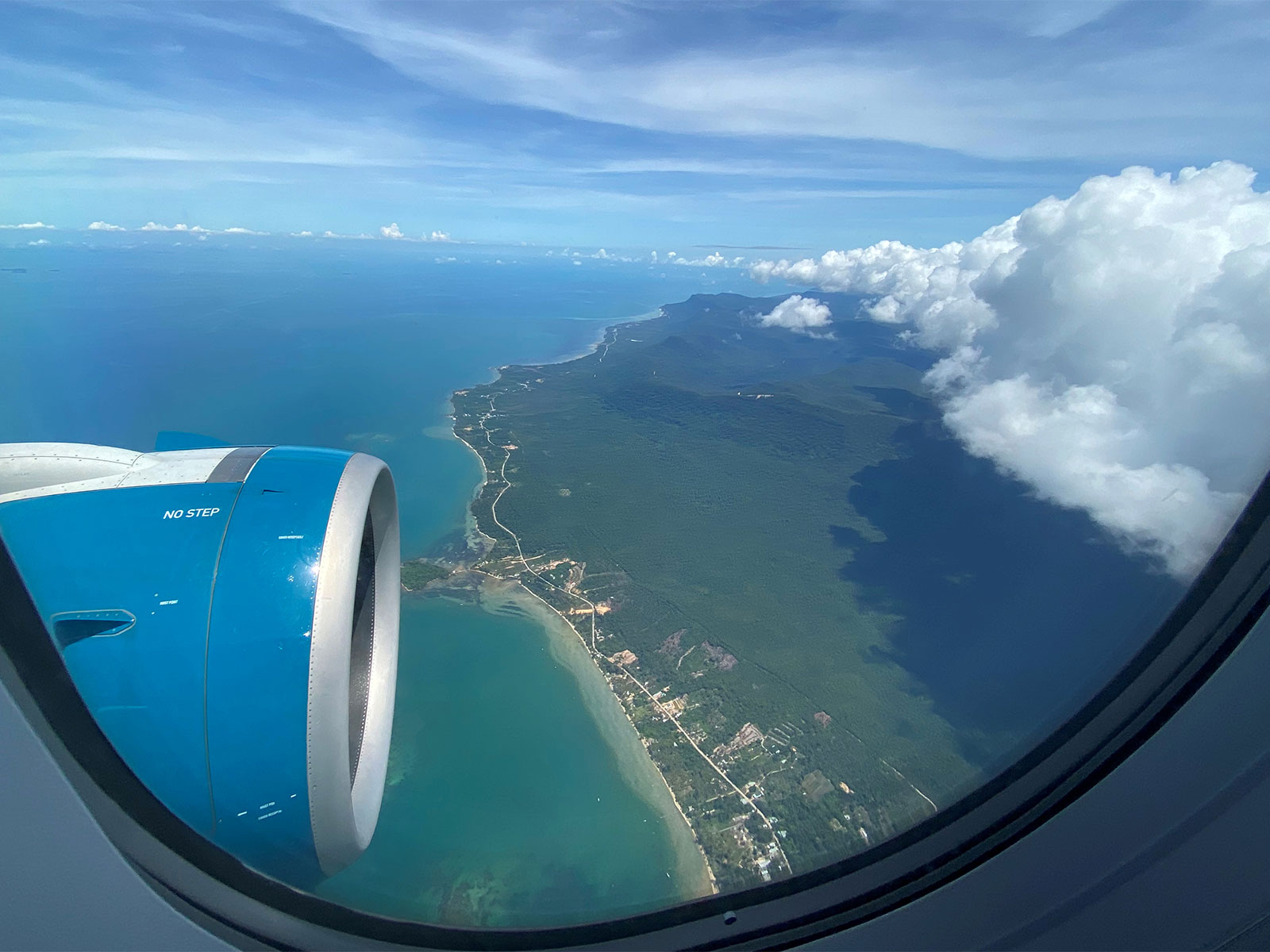 Phu Quoc resort island is seen via the window of an airplane (Photo/Reuters)