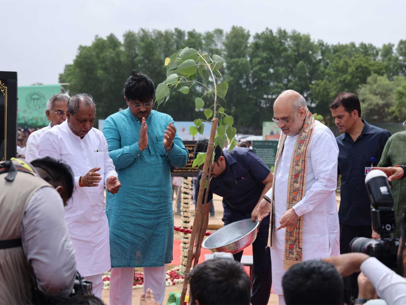 Union Home Minister Amit Shah plants trees (Photo/Gujarat CMO)