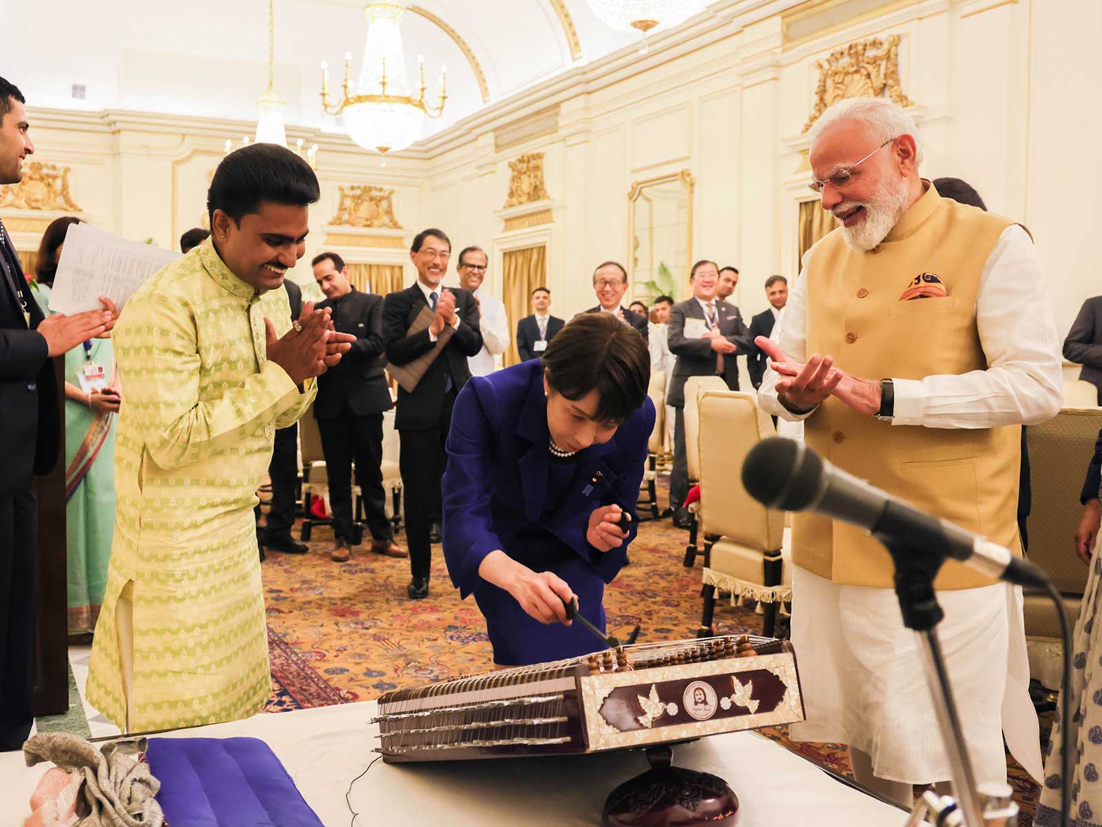 Japanese Prime Minister Sanae Takaichi plays Santoor (Photo: X@PressSec_JP)