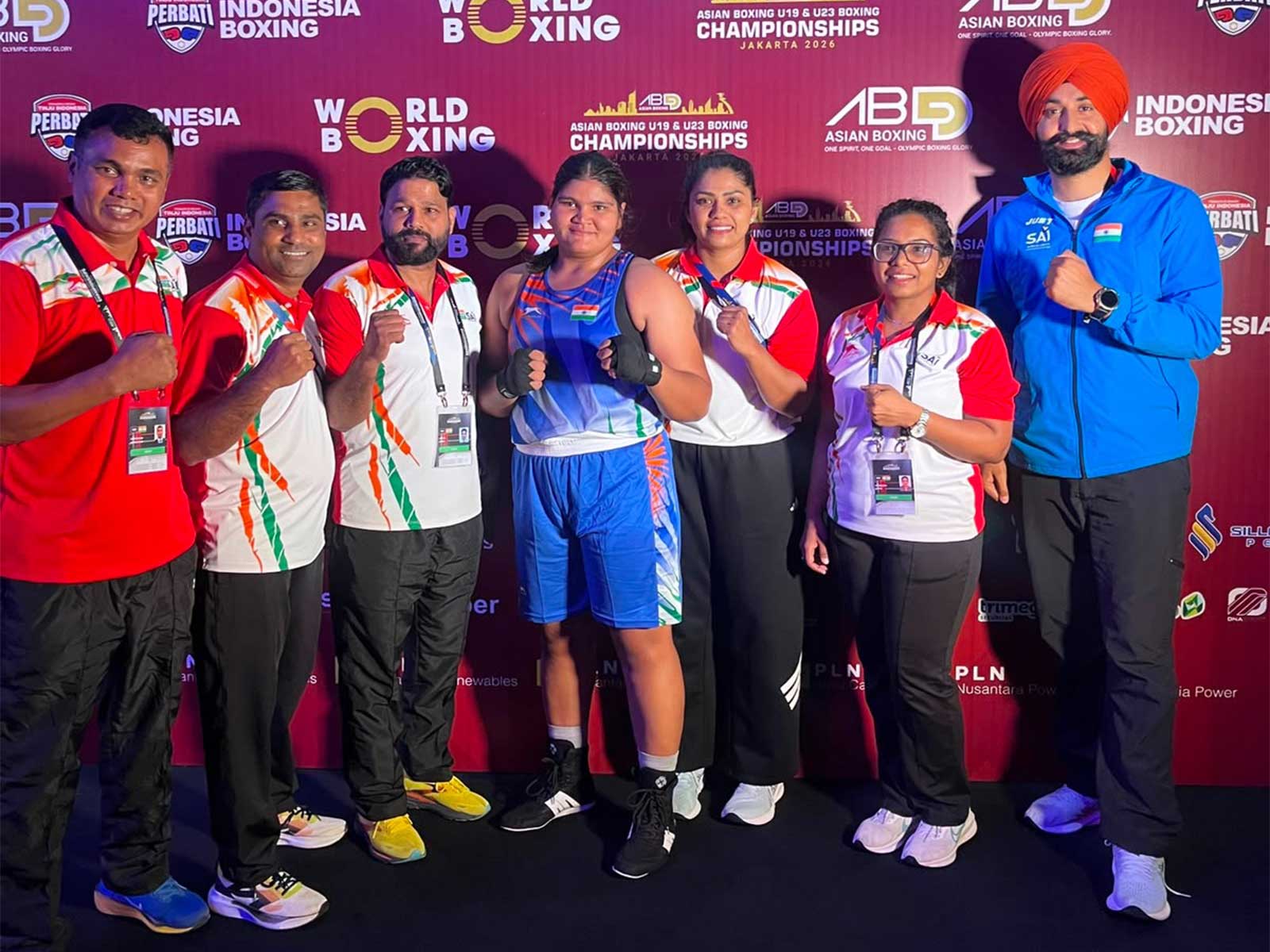 Priyanka (U-23) celebrates her semi-final win with coaches at Asian U-19 & U-23 Boxing C'ship 2026 (Photo/Asian Boxing)