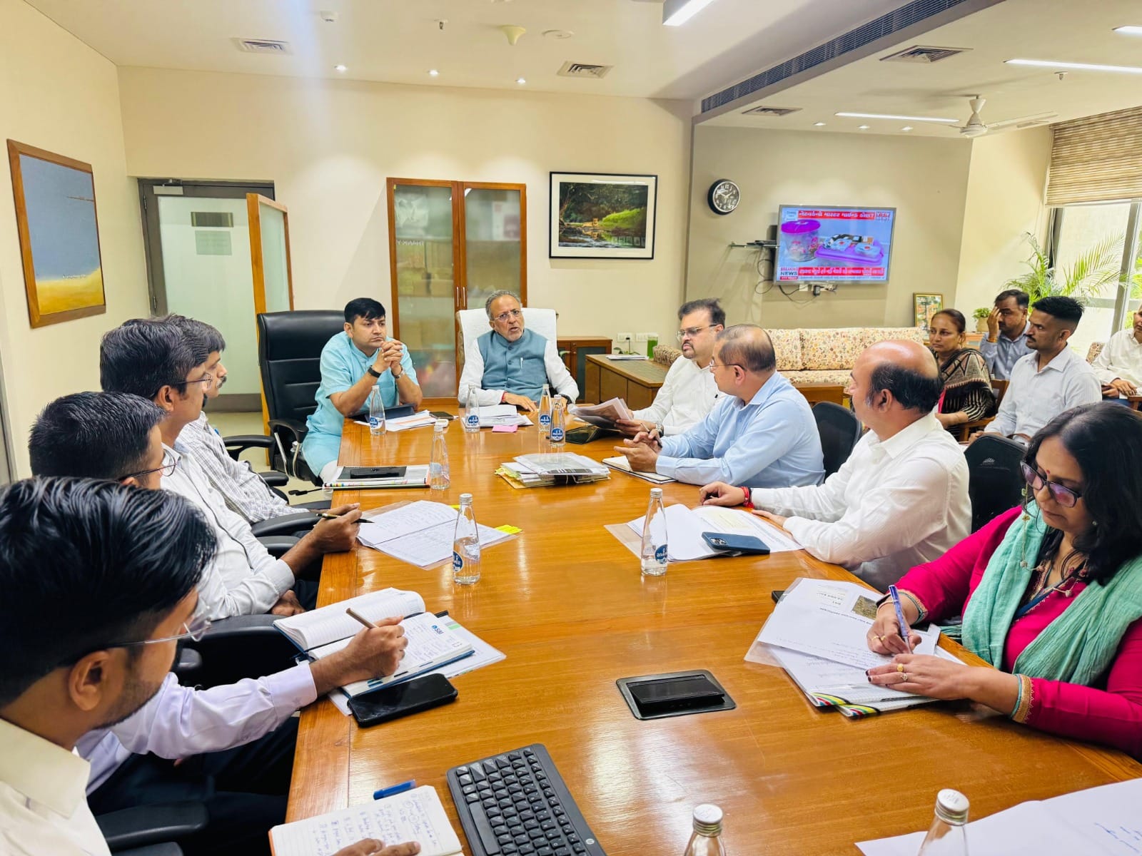 Gujarat Forests and Environment Minister Arjun Modhwadia, Minister of State Pravin Mali, and senior Forest Department officials (Photo/Gujarat CMO)