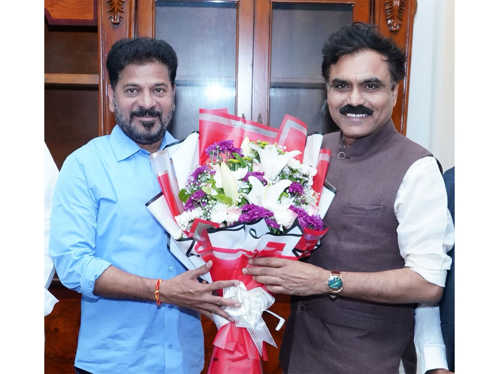 Telangana CM Revanth Reddy and National Commission for Scheduled Castes Chairperson Kishore Makwana (Photo/Telangana CMO)