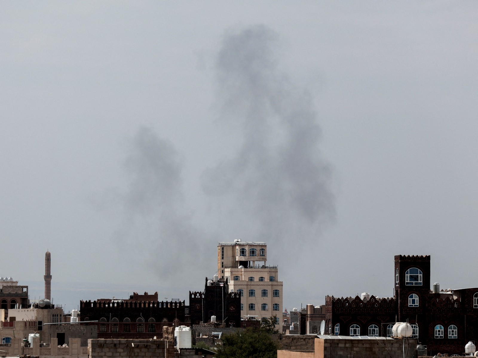 Smoke rises following an airstrike after Yemen's defense ministry said that its armed forces had targeted the runway at Sanaa International Airport (Photo/Reuters)
