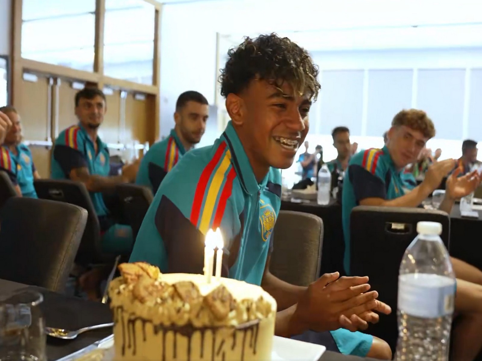 Lamine Yamal celebrated his 19th birthday ahead of semi-final against France in FIFA World Cup 2026 (Photo: X/@SEFutbol)
