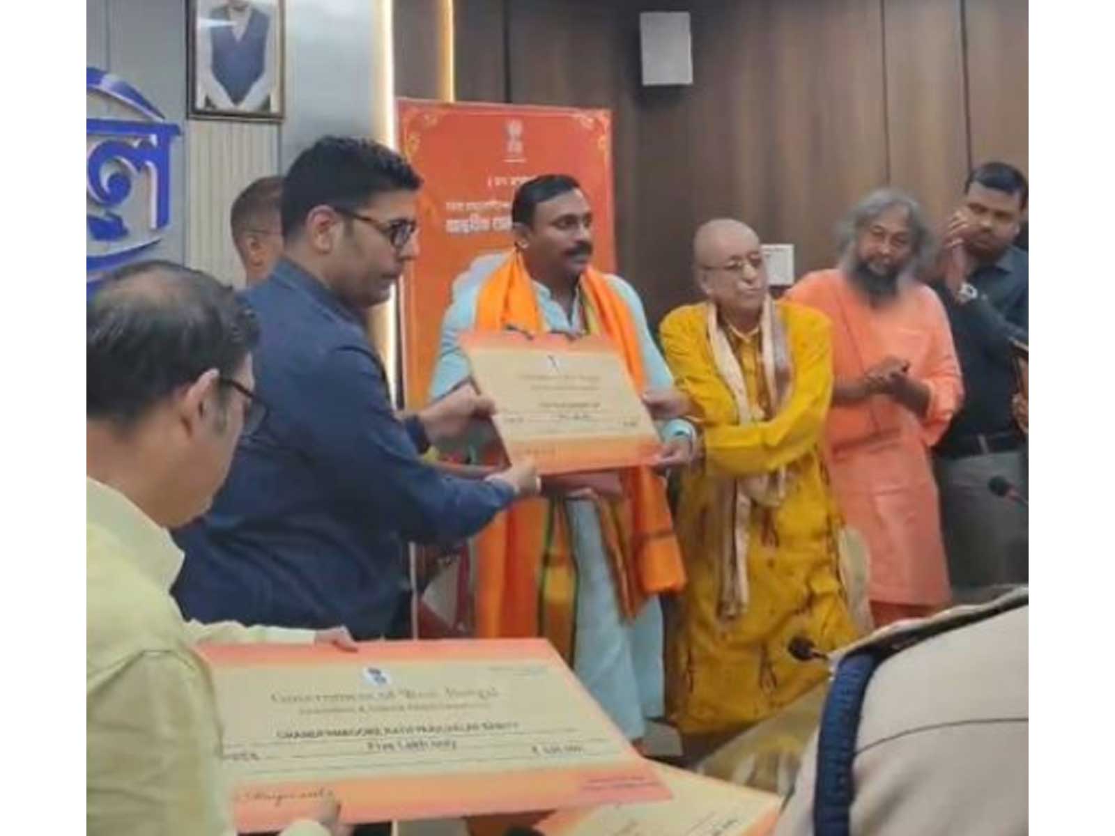 Hooghly administration provides Rs 5 lakh aid to three Rath Yatra committees (Photo: Hooghly District Administration Media Group)