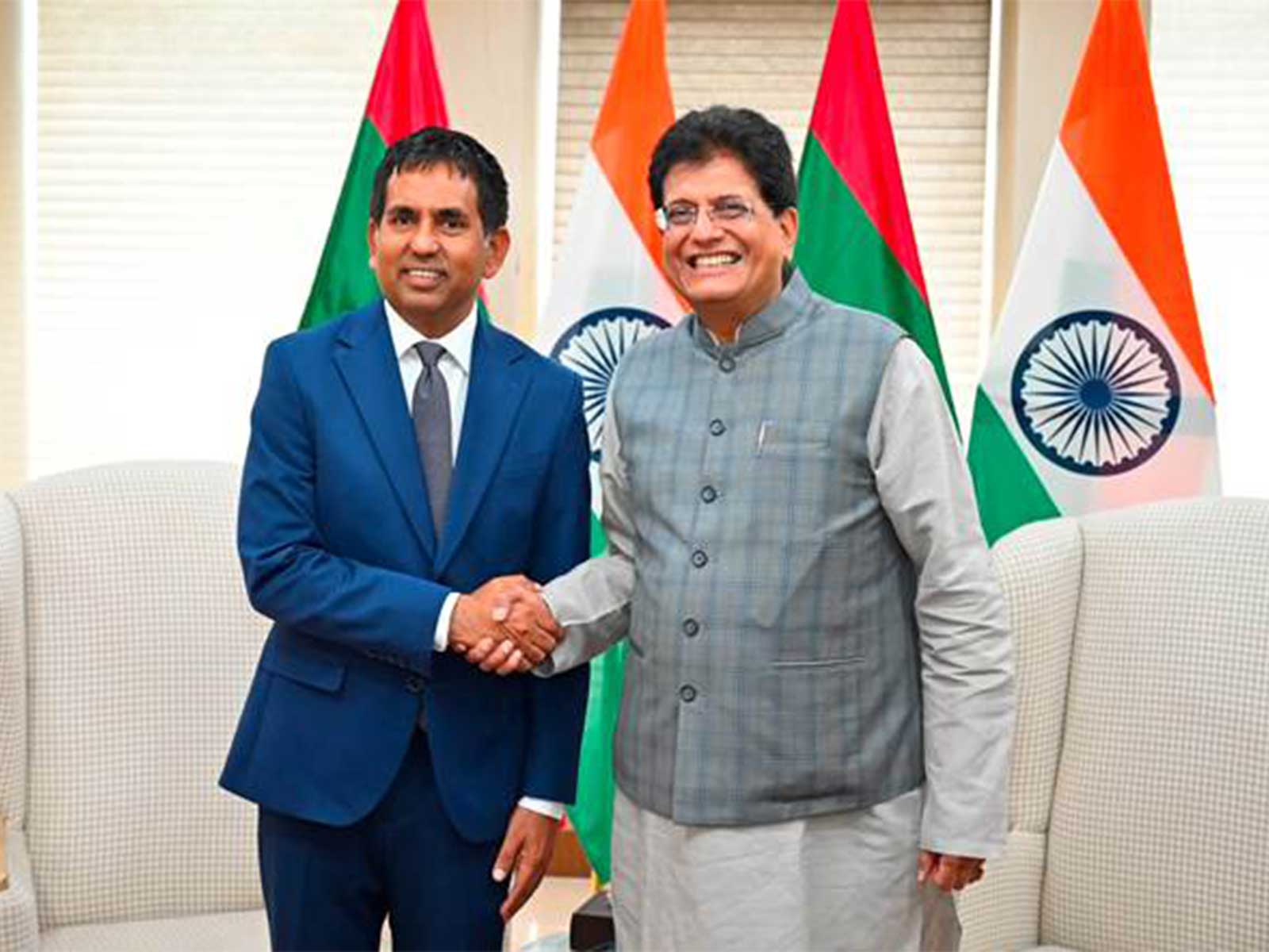 Union Minister of Commerce and Industry Shri Piyush Goyal and Mr. Mohamed Saeed, Minister of Economic Development, Transport and Trade of the Maldives (Photo/PIB)