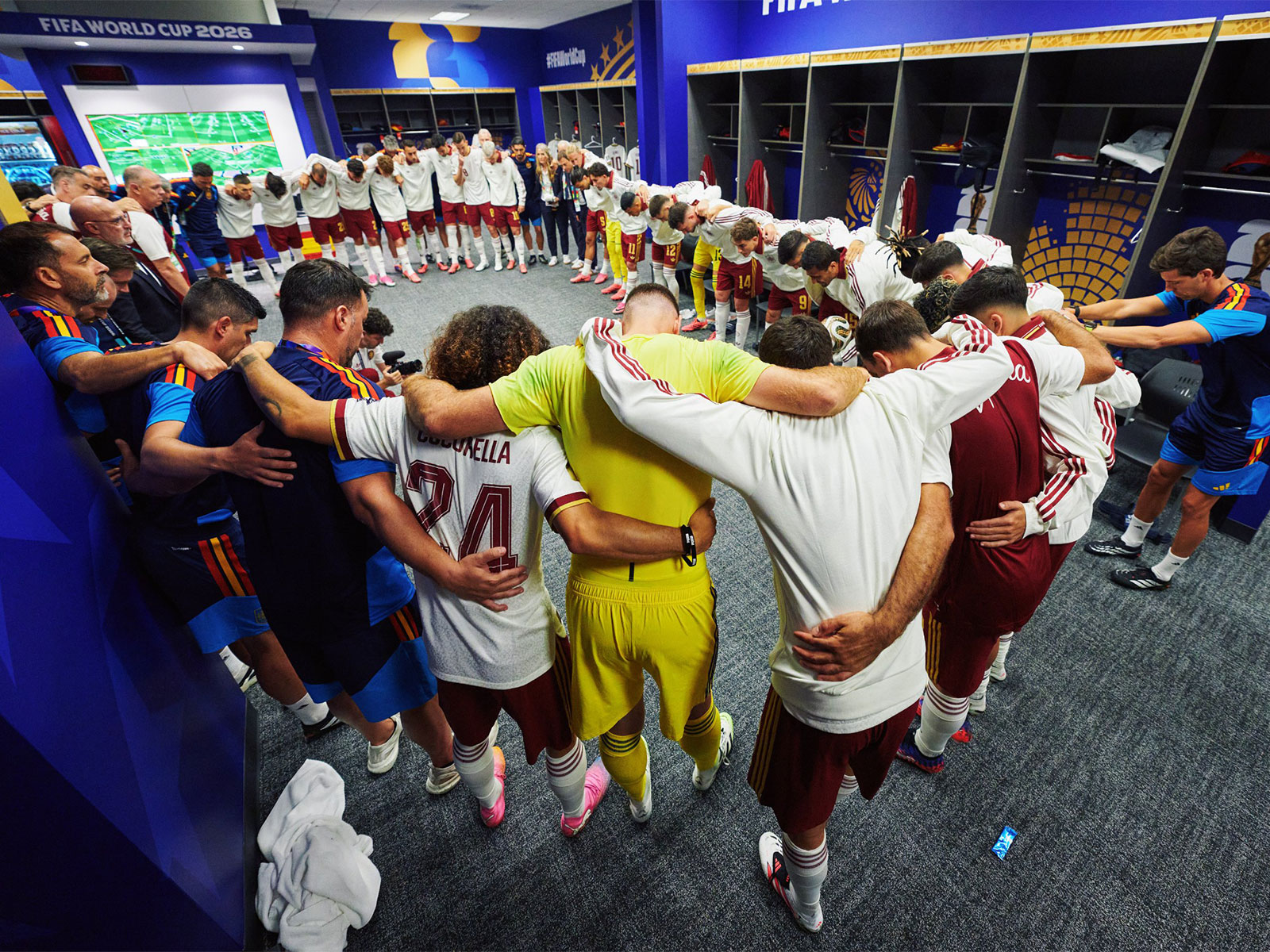 Spain players in dressing room after semifinal win over France (Photo: X/@SEFutbol)