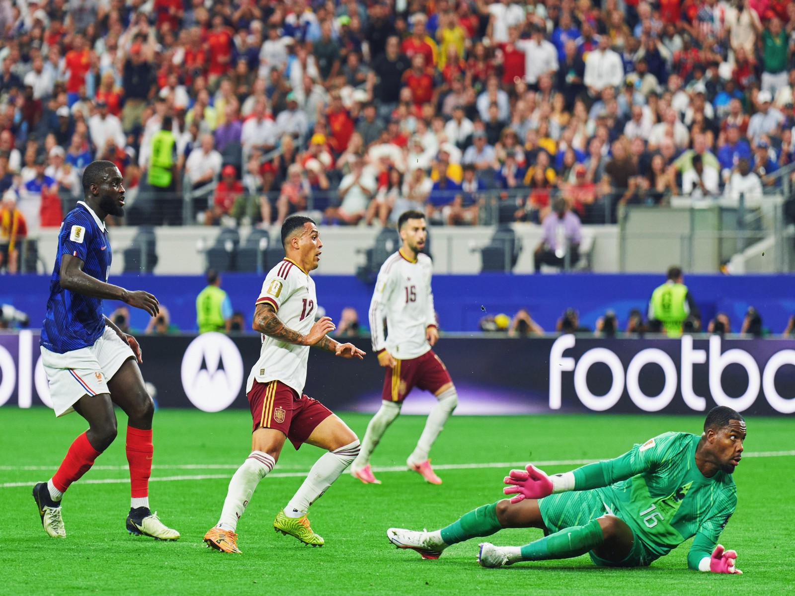 Spain and France players in action (Photo: X/@SEFutbol)