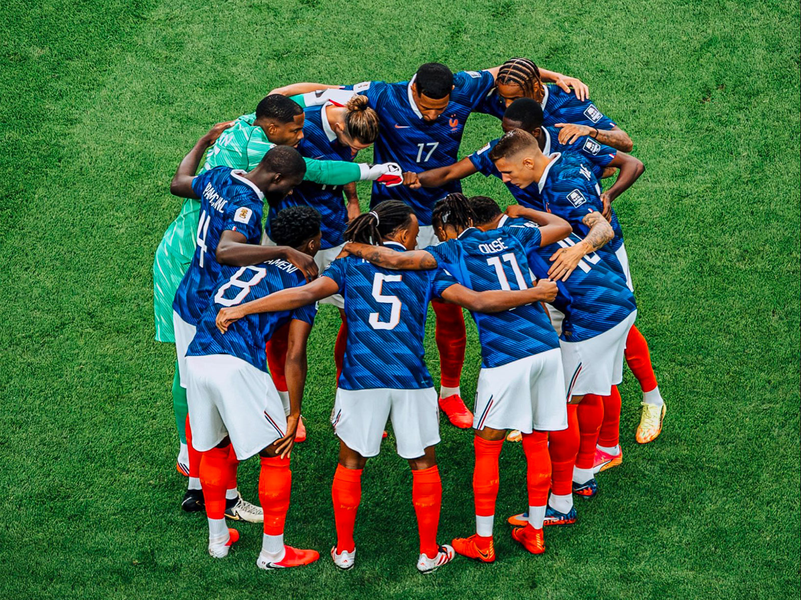 French National Football Team in a hurdle (Photo/X@equipedefrance)