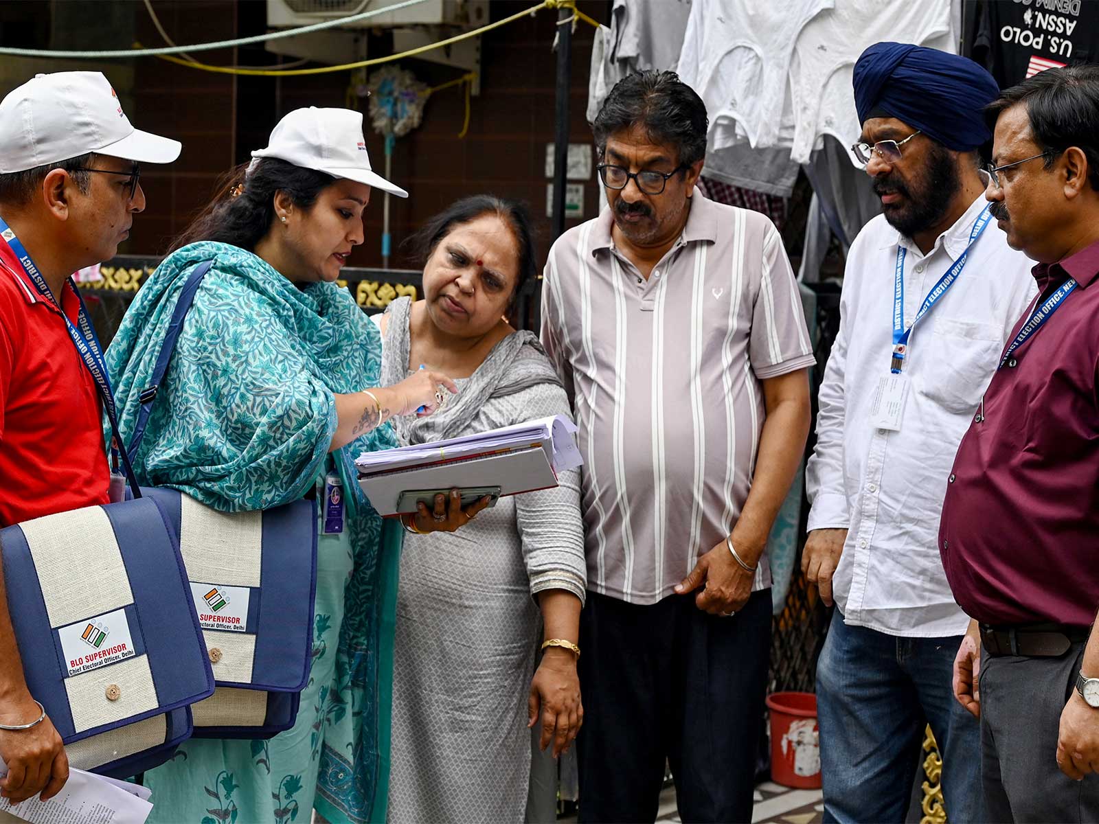 BLOs on house-to-house visit in Delhi (Photo/ANI)