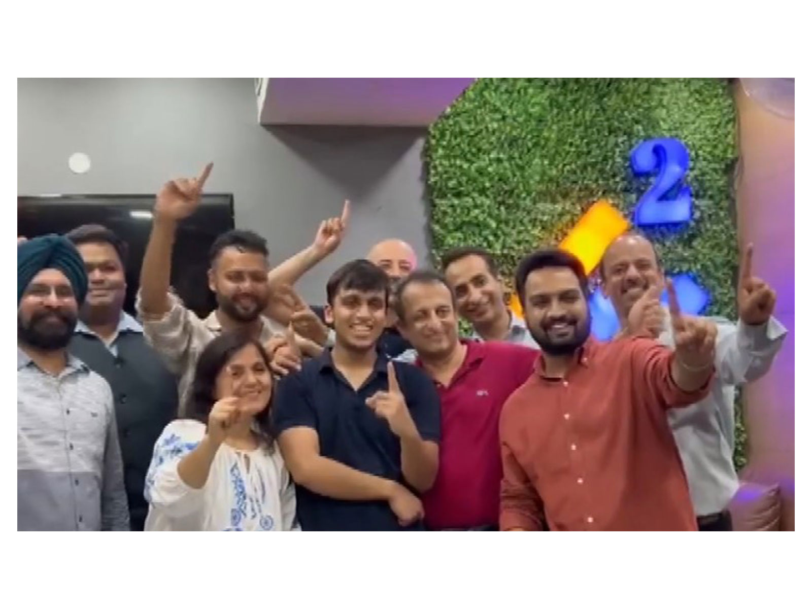 Aryan Gupta (AIR 1) celebrating with family (Photo/ANI)