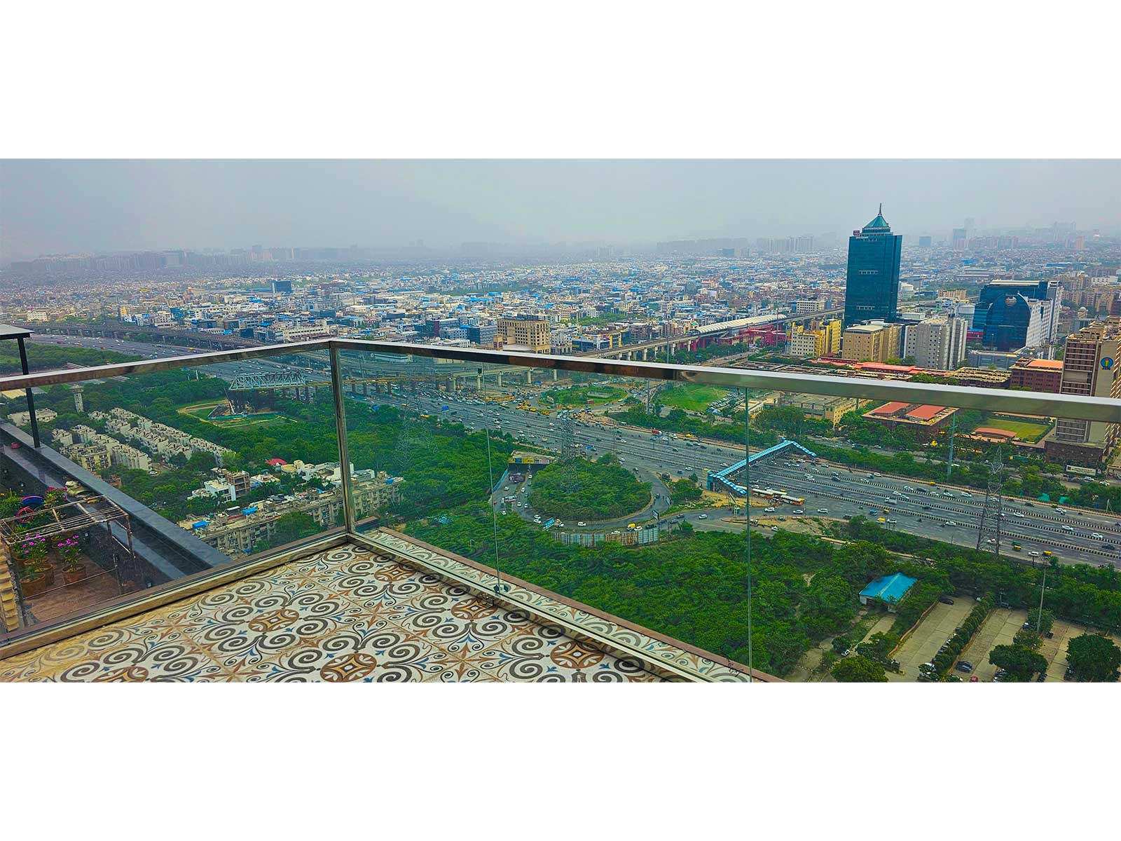 Saya Gold Avenue - Panoramic views from the terrace