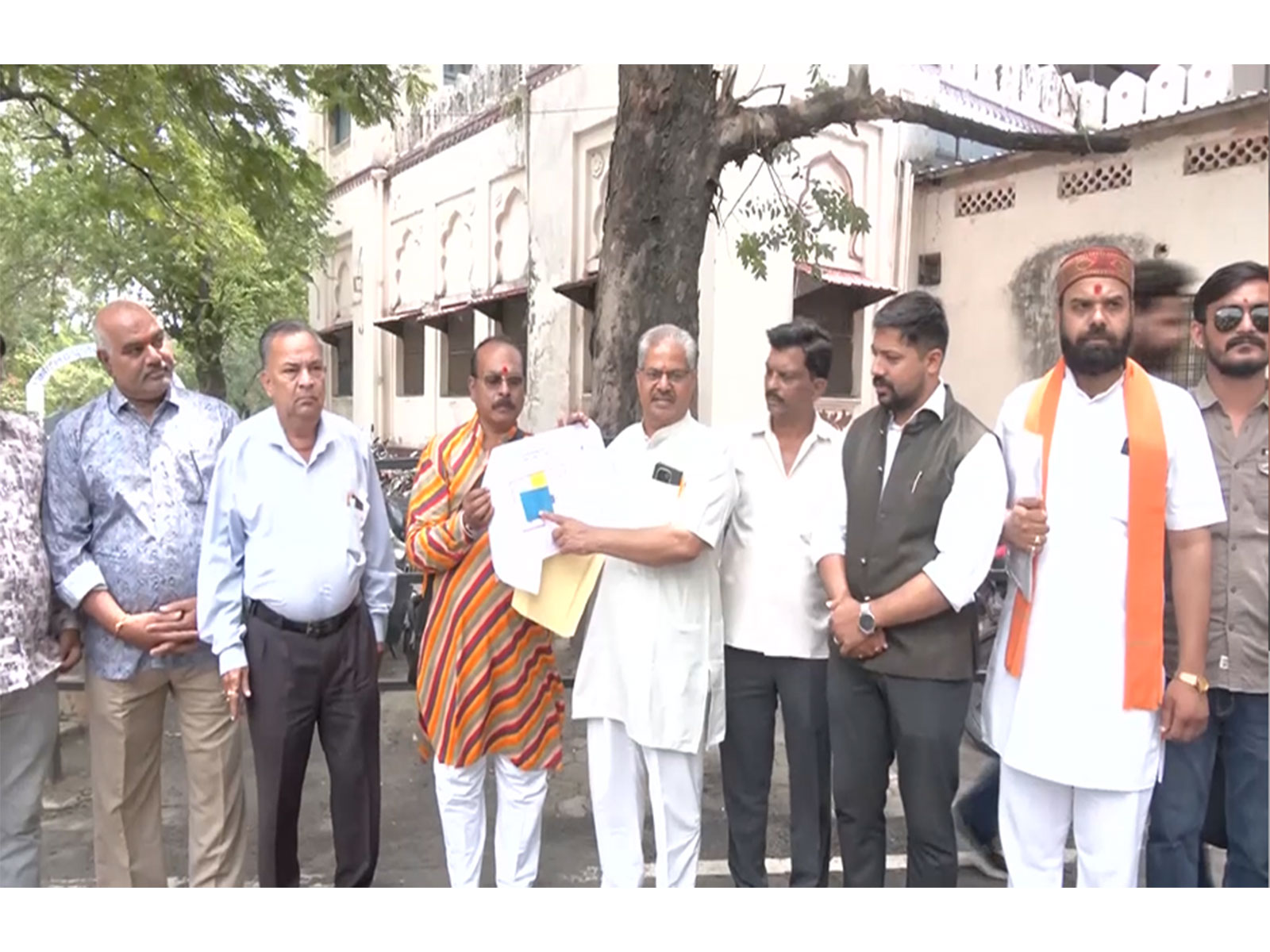 Members of Bhoj Seva Sansthan Committee (Photo/ANI)