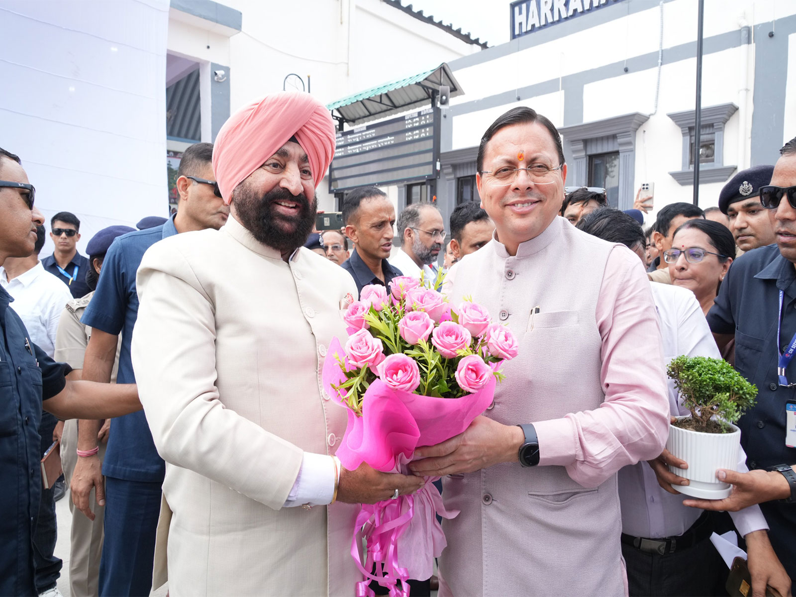 Uttarakhand CM Pushkar Singh Dhami with Governor Lt Gen Gurmit Singh (Retd) (Photo/CMO)