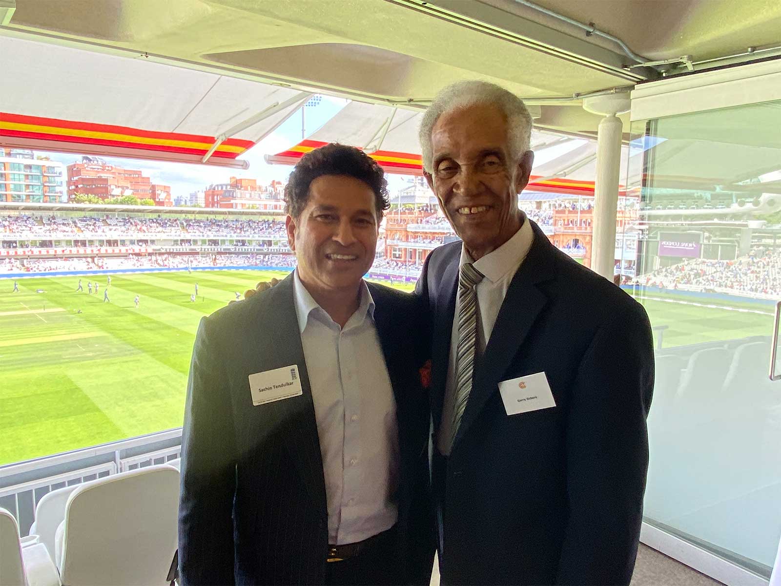 Sachin Tendulkar (L) and Garfield Sobers (R) (Photo: X/@sachin_rt)