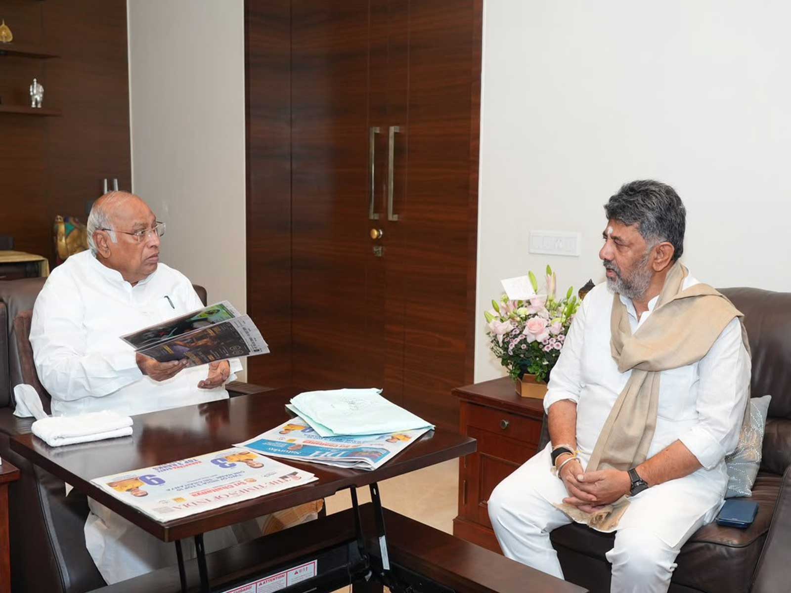 Karnataka Chief Minister DK Shivakumar met All India Congress Committee (AICC) President and Leader of Opposition in Rajya Sabha, Mallikarjun Kharge (Photo/ Office of DK Shivakumar)
