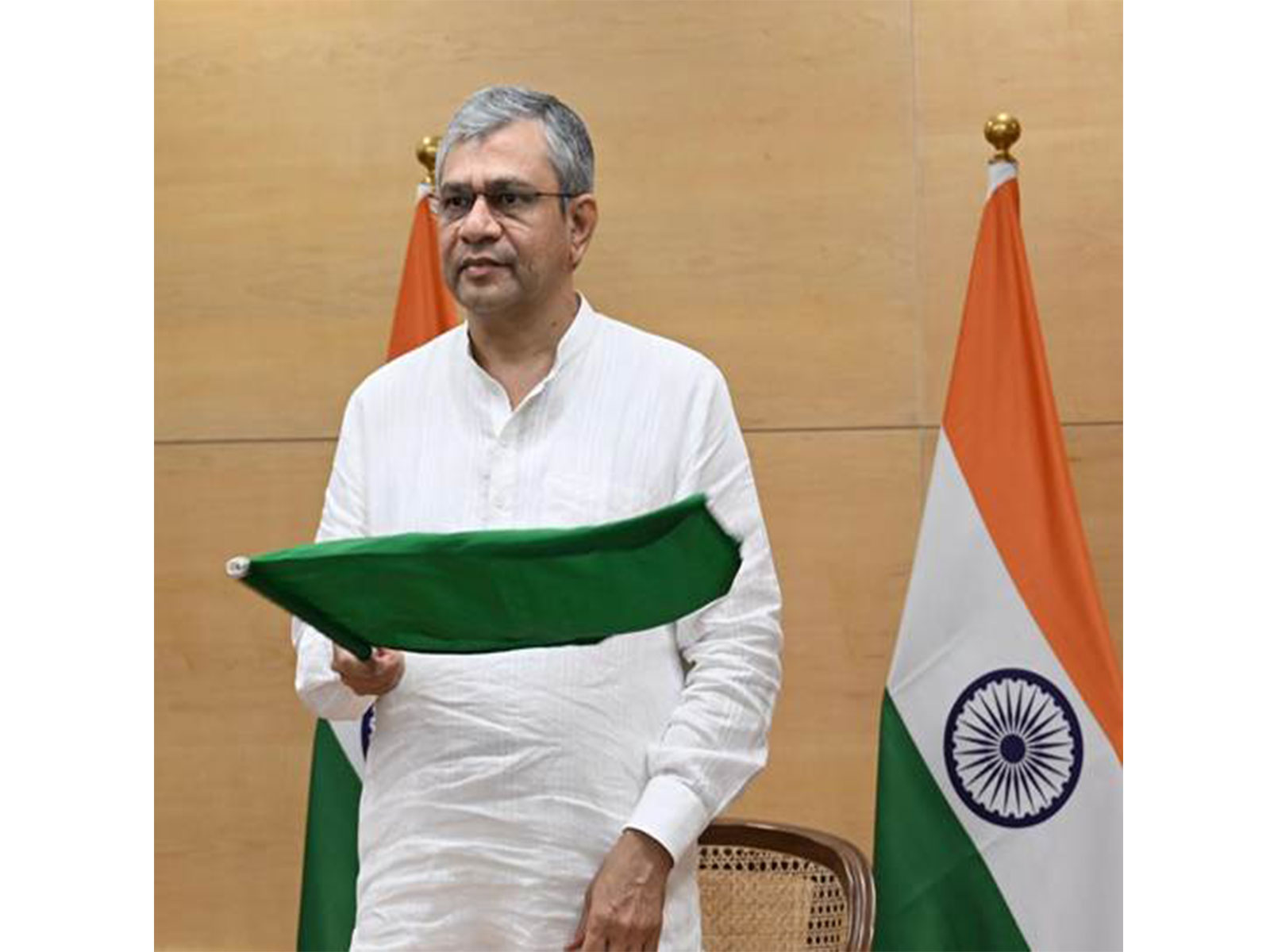 Ashwini Vaishnaw, CM Dhami virtually flag off Ramnagar-Dehradun Express (Photo/ Ministry of Railways)