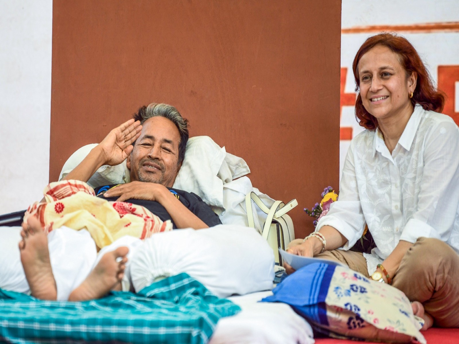 Sonam Wangchuk along with his wife Gitanjali Angmo at Jantar Mantar (File Photo/ANI) 