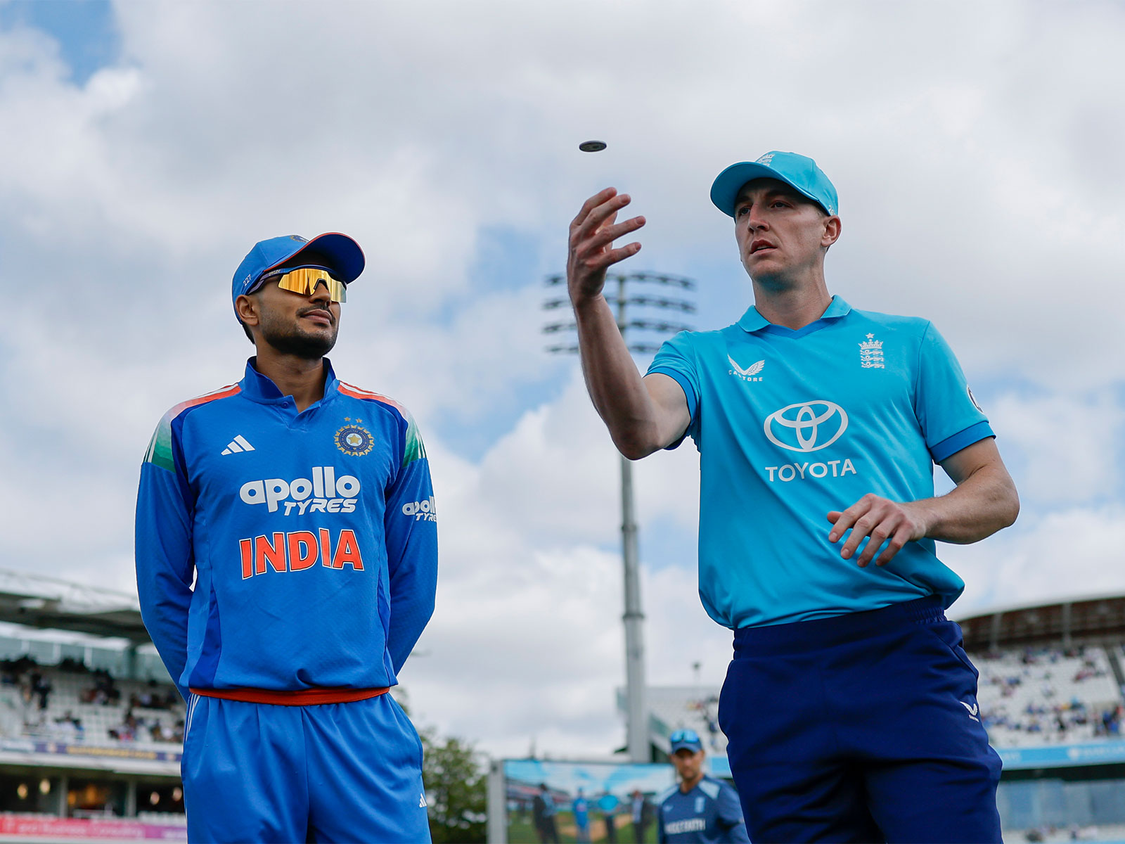 India captain Shubman Gill (L) and England skipper Harry Brook (Photo: X/ @BCCI)