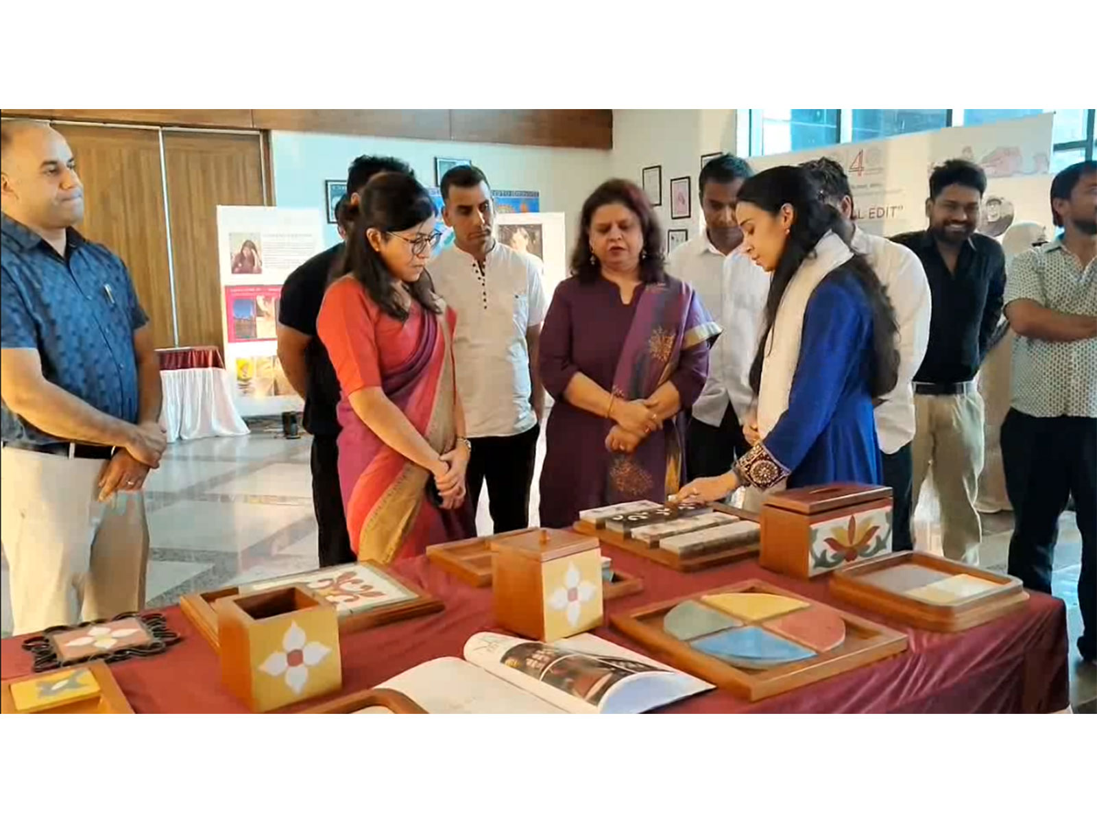 NIFT Budgam student showcasing her creations to J&K Transport Secretary Avny Lavasa (Photo/ANI)