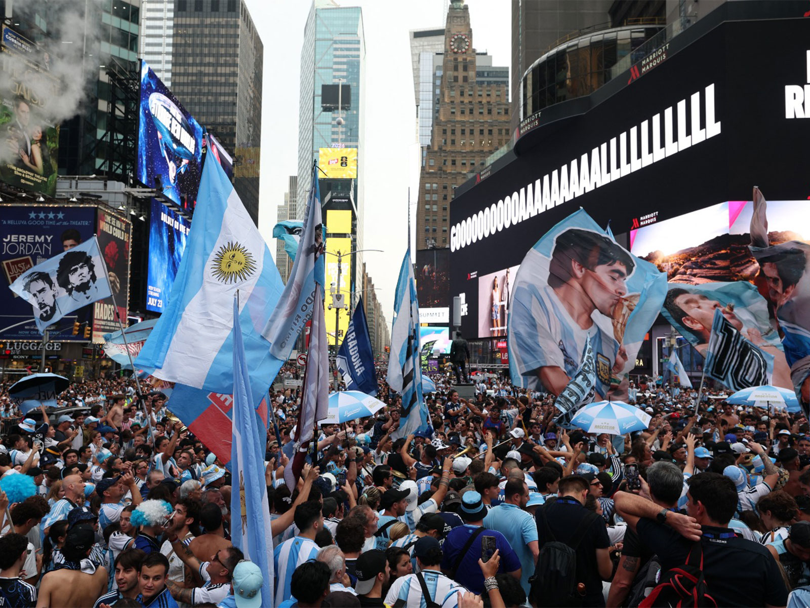 Argentina fans at New York's Times Square. (Photo/Reuters)