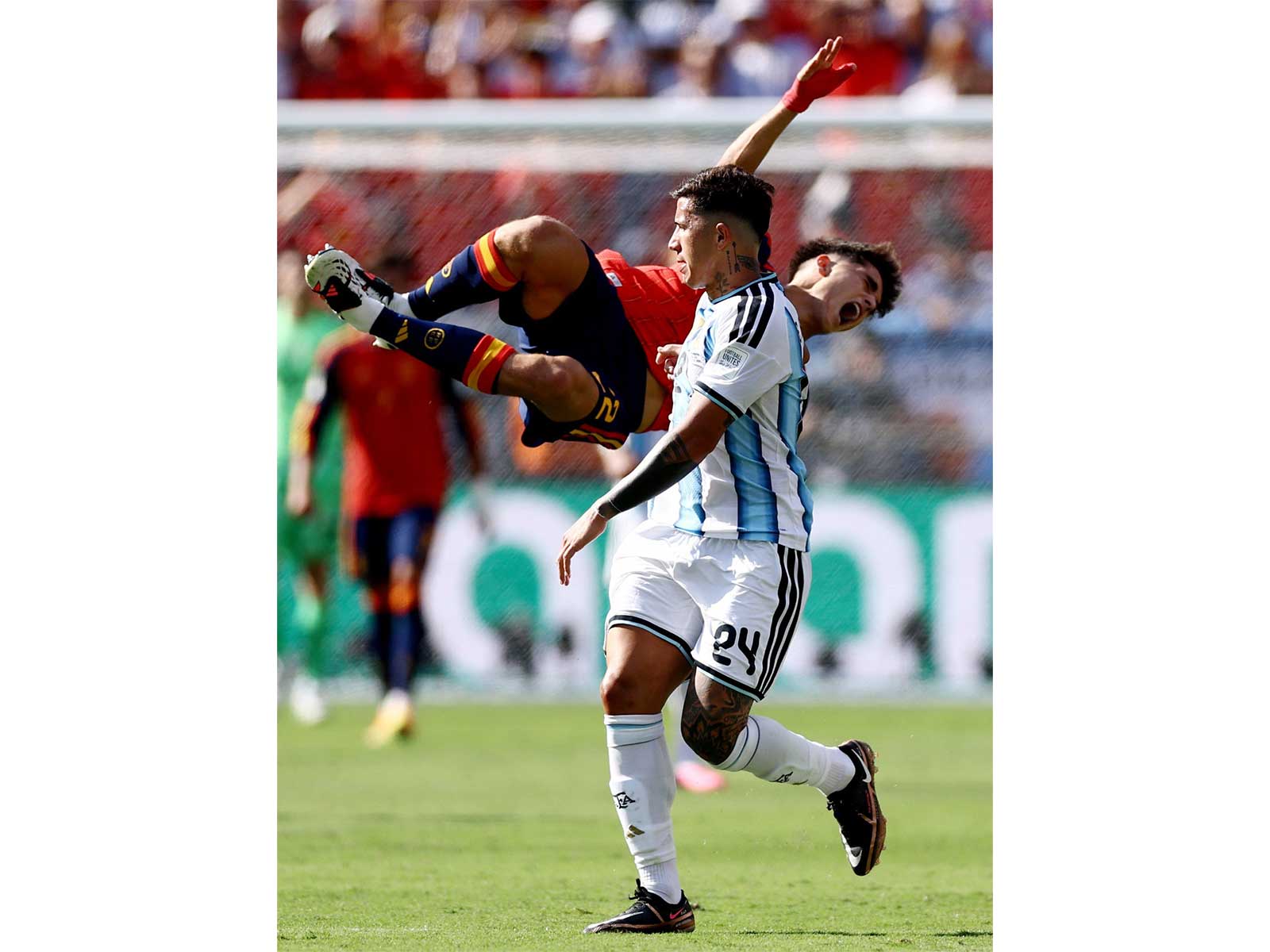 Argentina's Enzo Fernandez fouls Spain's Pau Cubarsi before being shown a red card during final (Photo: Reuters)