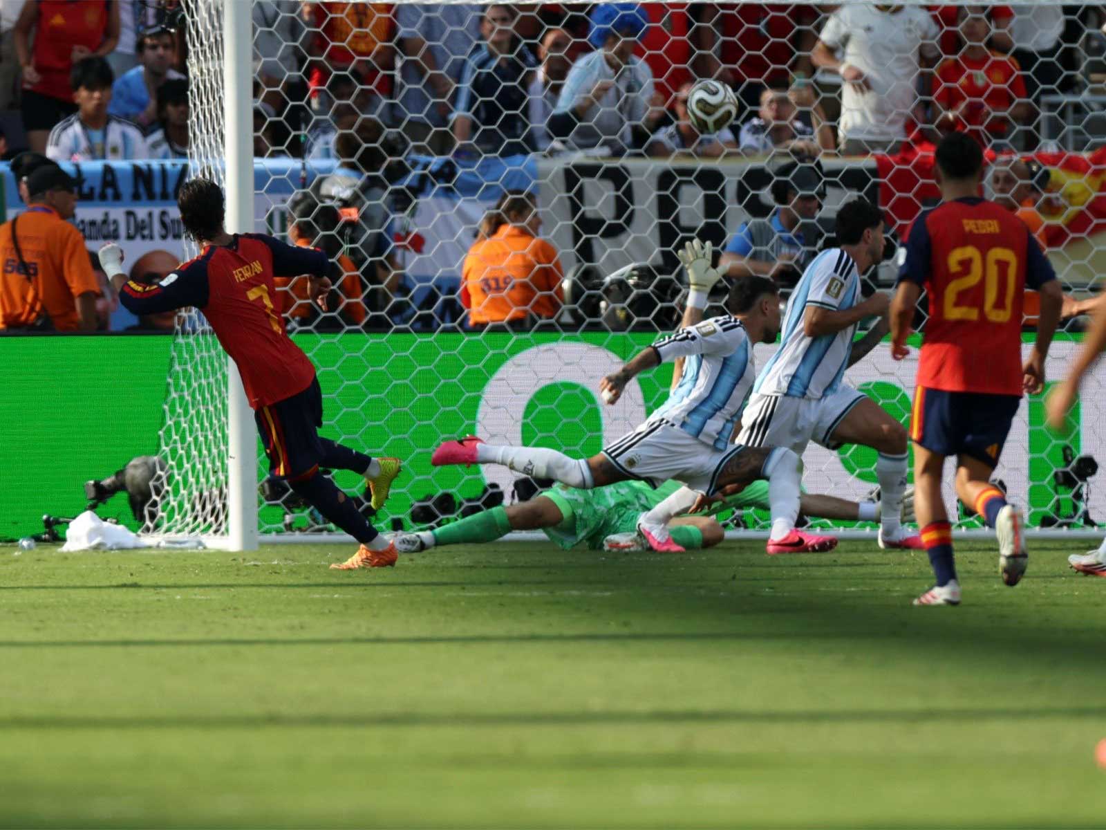 Spanish player Ferran Torres scoring goal against Argentina in FIFA World Cup 2026 final. (Photo: X/ @FerranTorres20)