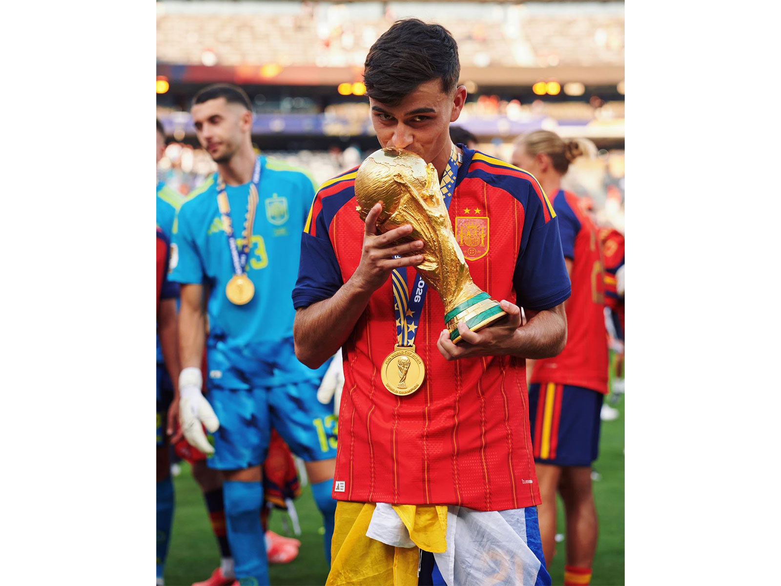 Spain midfielder Pedri with FIFA World Cup 2026 trophy. (Photo: X/ @Pedri)