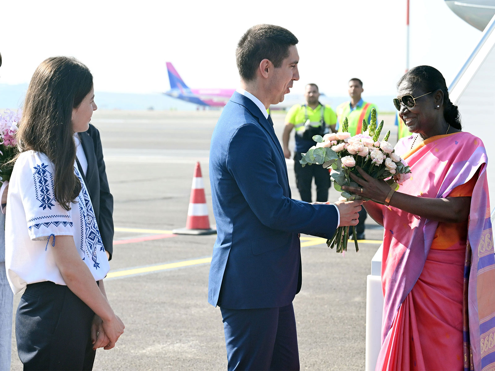 President Droupadi Murmu receives a warm welcome with a bouquet upon her arrival in Chisinau, Moldova, on Monday. (Photo: X/@rashtrapatibhvn)