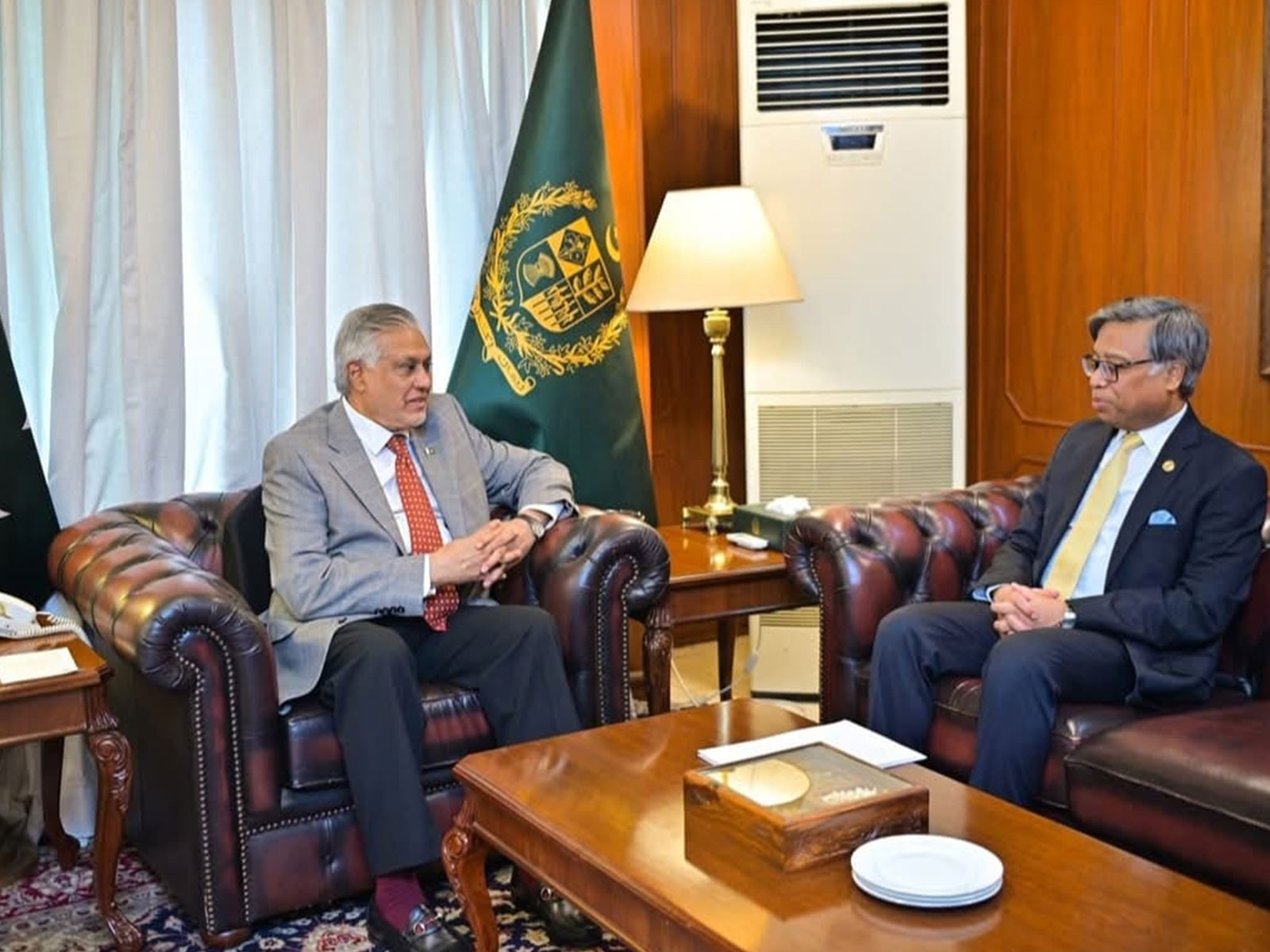 Muhammad Ishaq Dar, Deputy Prime Minister and Minister for Foreign Affairs of Pakistan with outgoing SAARC Secretary General, Ambassador Golam Sarwar of Bangladesh (Photo/SAARC Secretariate)
