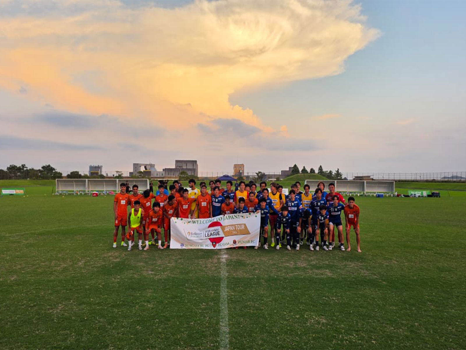 Punjab FC (left) posing with their opponents after the match. (Photo: RFDL)