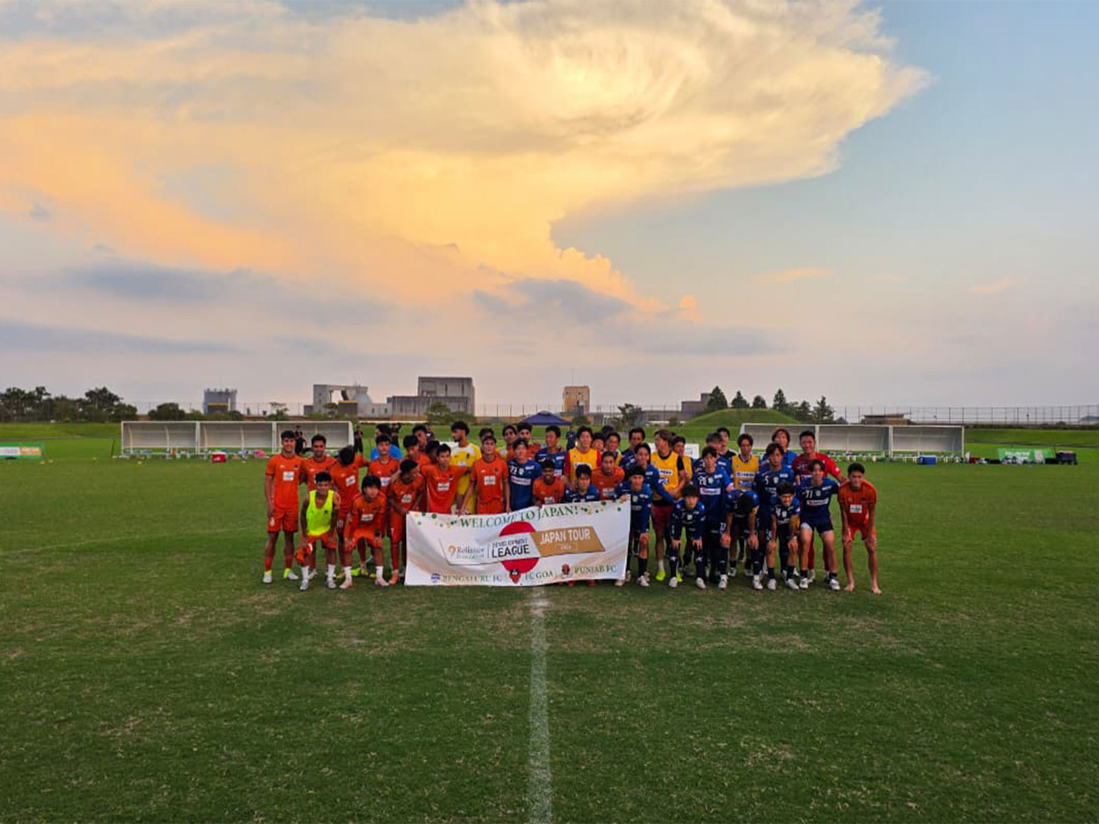 Punjab FC (left) posing with their opponents after the match. (Photo: RFDL)