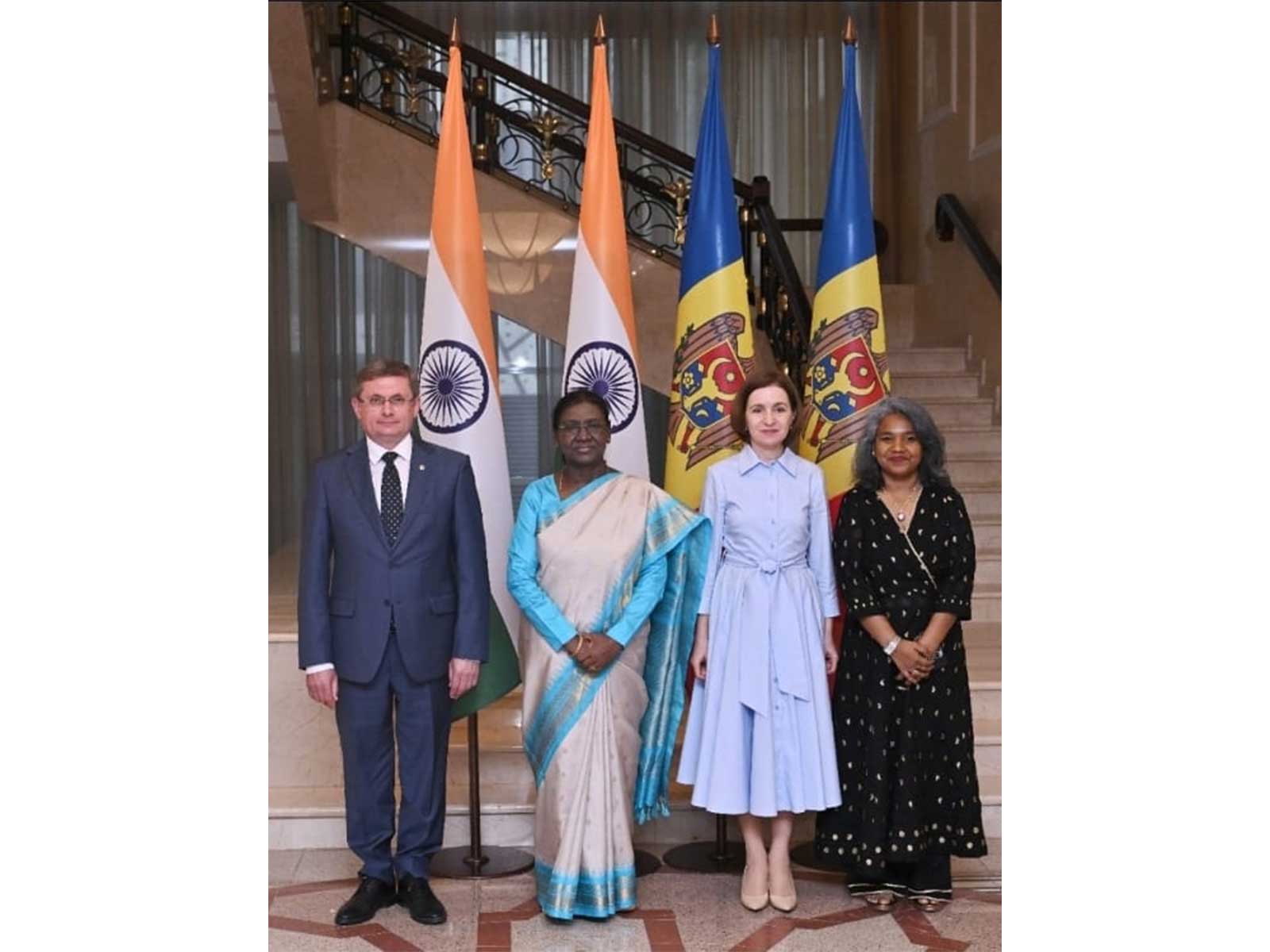 President Droupadi Murmu attends banquet hosted in her honour by Moldovian President Maia Sandu (Photo/X@rashtrapatibhvn)