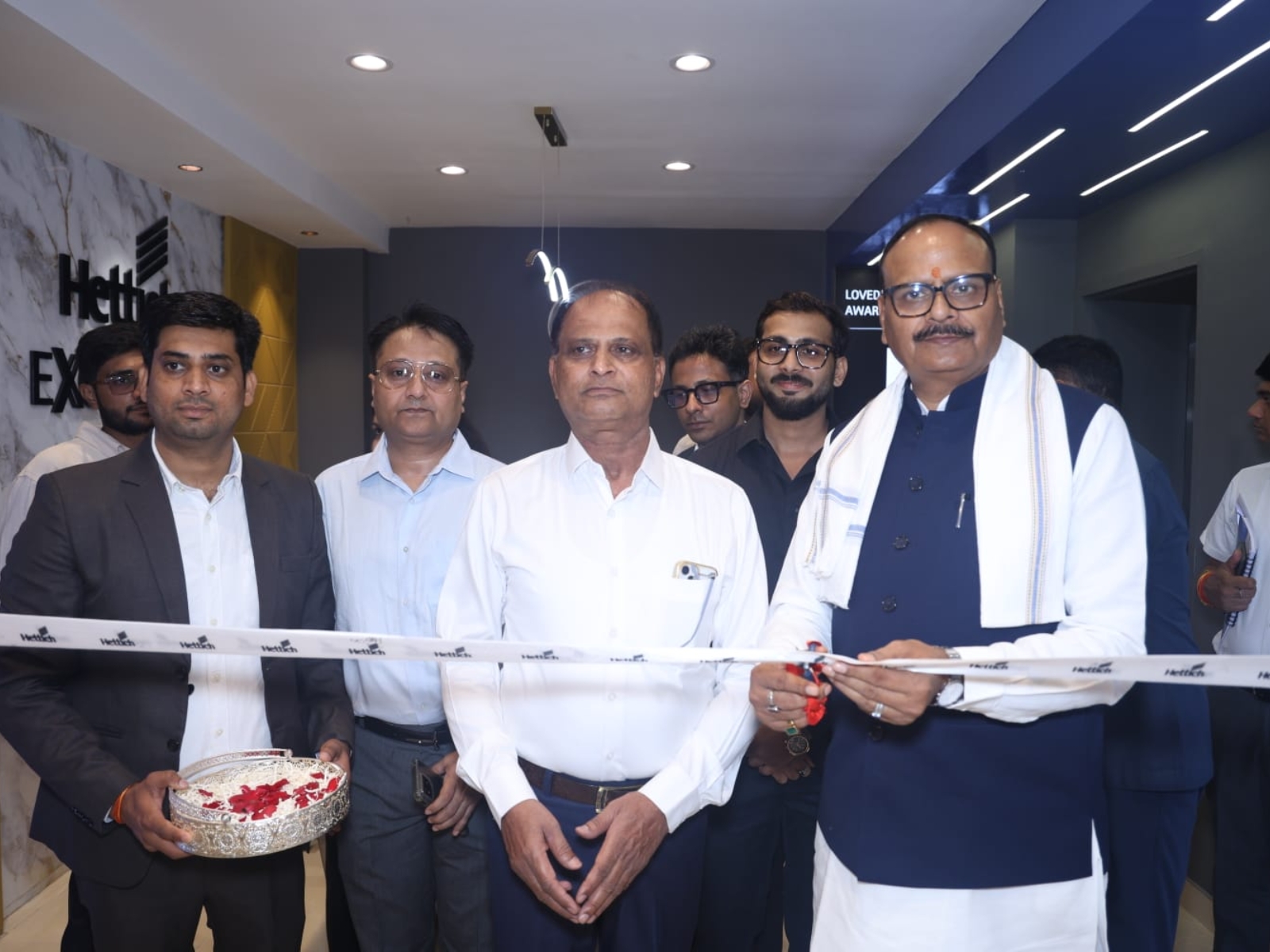 Lucknow HeX Store launch graced by UP Deputy CM Shri Brajesh Pathak, Taha Toufiq, Ankit Kulshrestha, Mohd. Toufiq, Dr. Shahid Zahid, and Umakant Sharma.