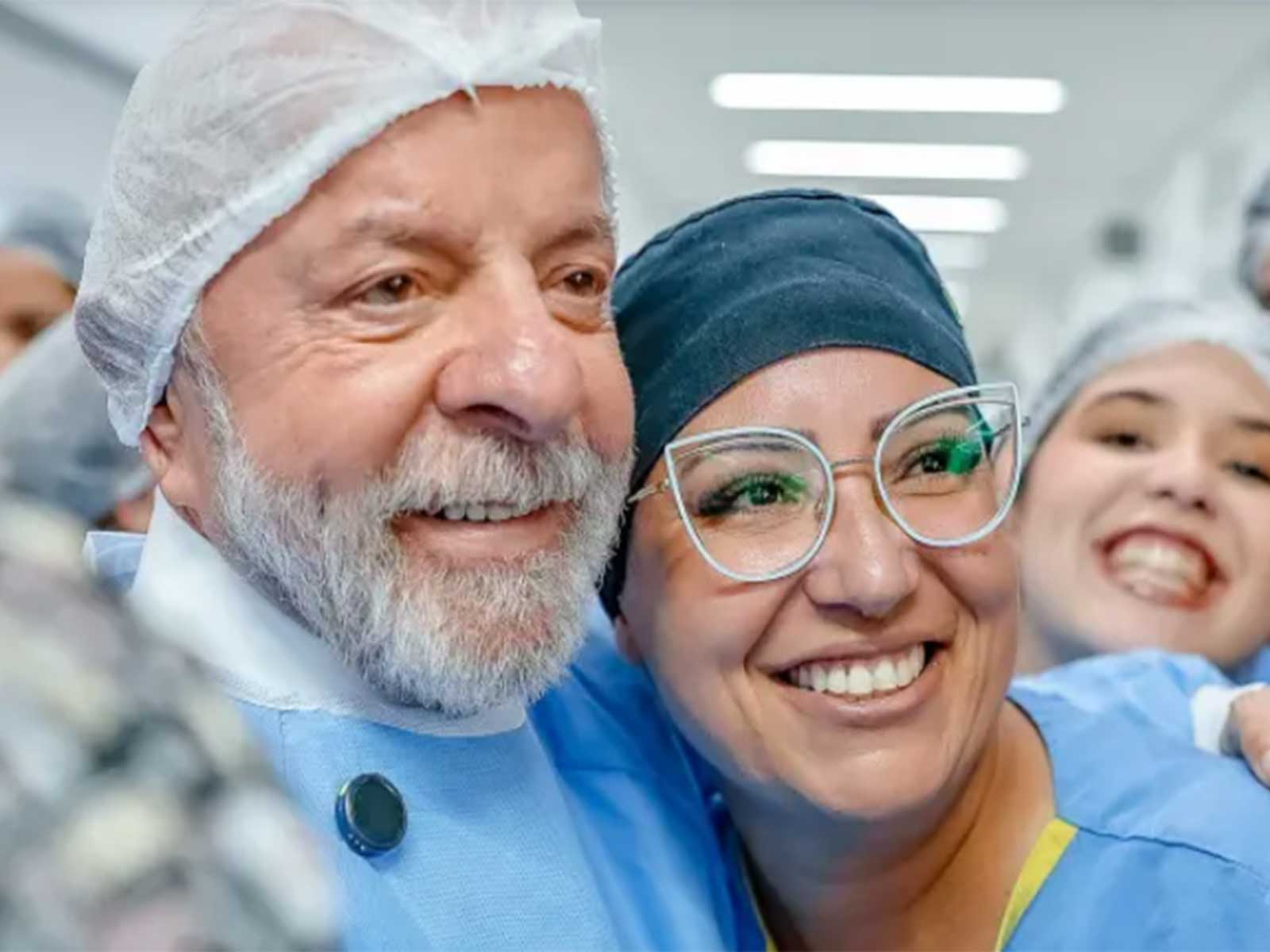 Brazilian President Luiz Inacio Lula da Silva in medical attire (Photo/Brasil 247)