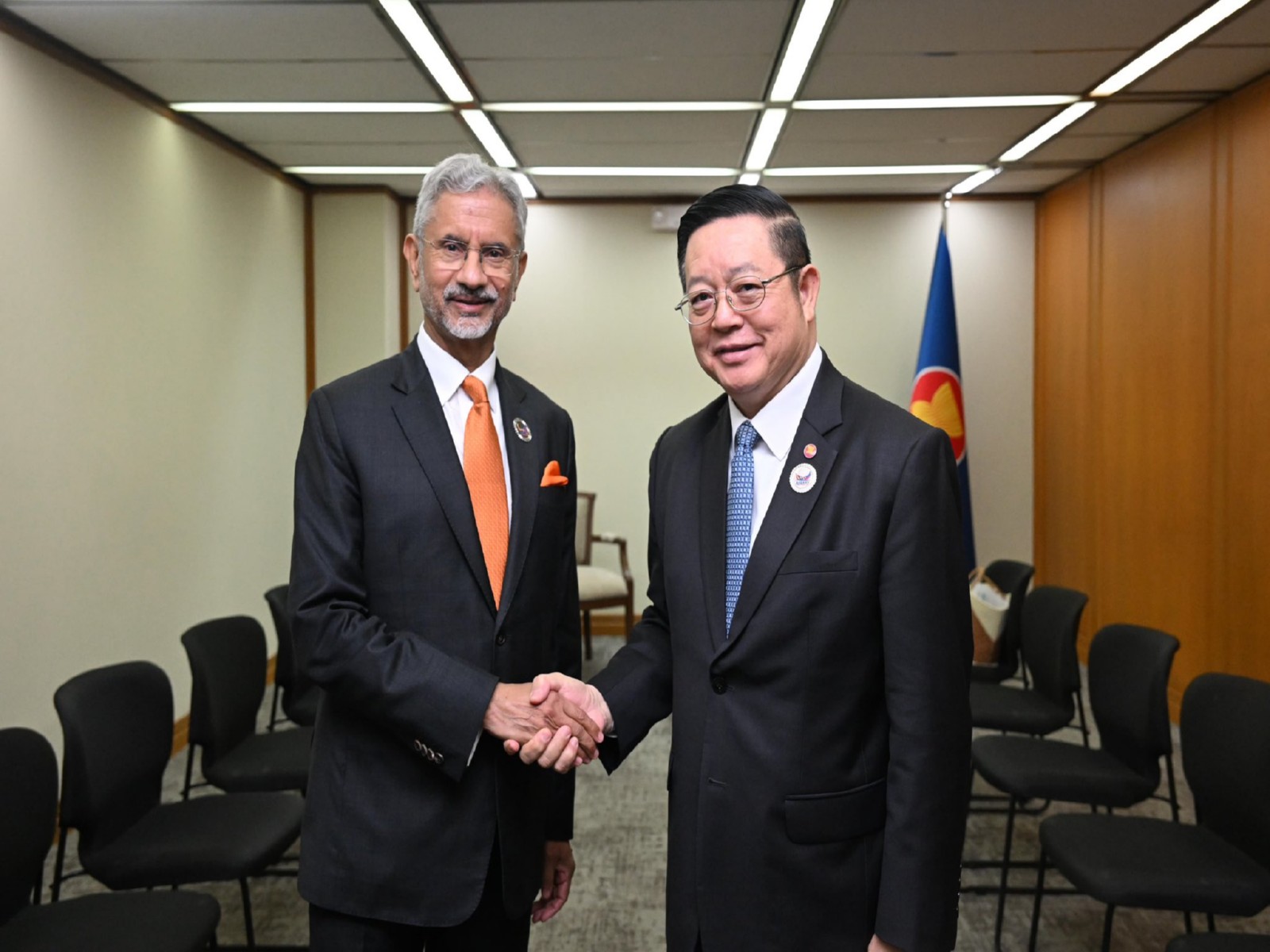 External Affairs Minister S Jaishankar meets ASEAN Secretary-General Kao Kim Hourn in Manila on the sidelines of the 59th ASEAN Foreign Ministers' Meeting (AMM) (Photo/X/@ASEAN)