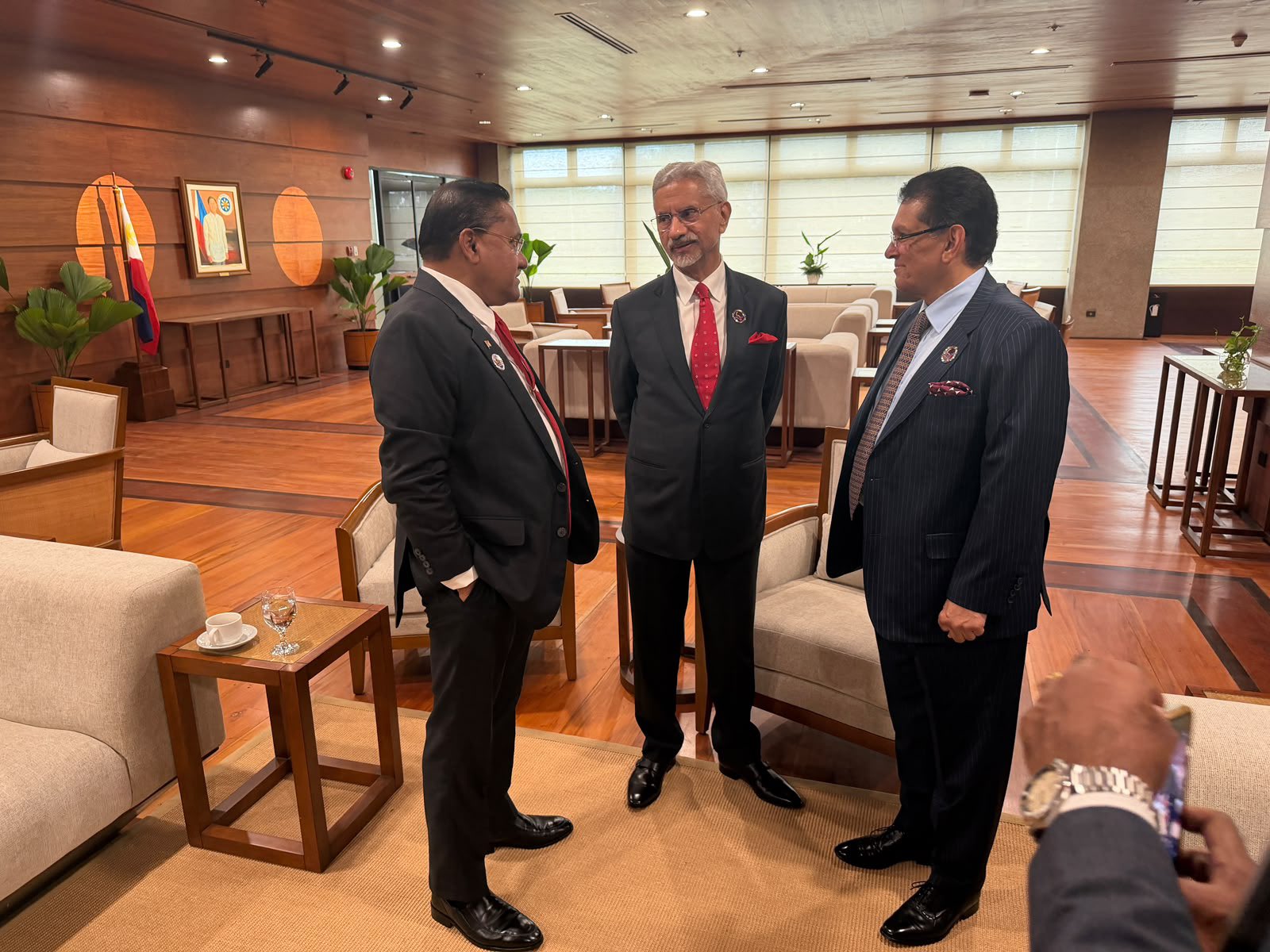 EAM Jaishankar meets Sri Lankan, Bangladeshi counterparts on sidelines of ARF meeting in Manila (Photo/X@DrSJaishankar)