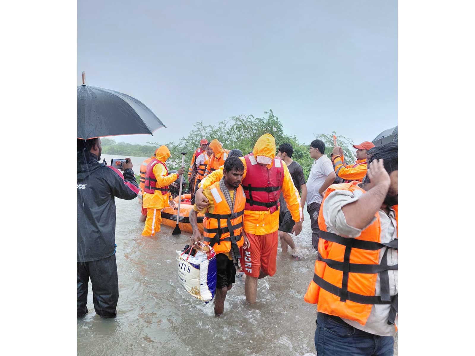 Heavy rain triggers evacuations in South Gujarat (Photo/@InfoGujarat)